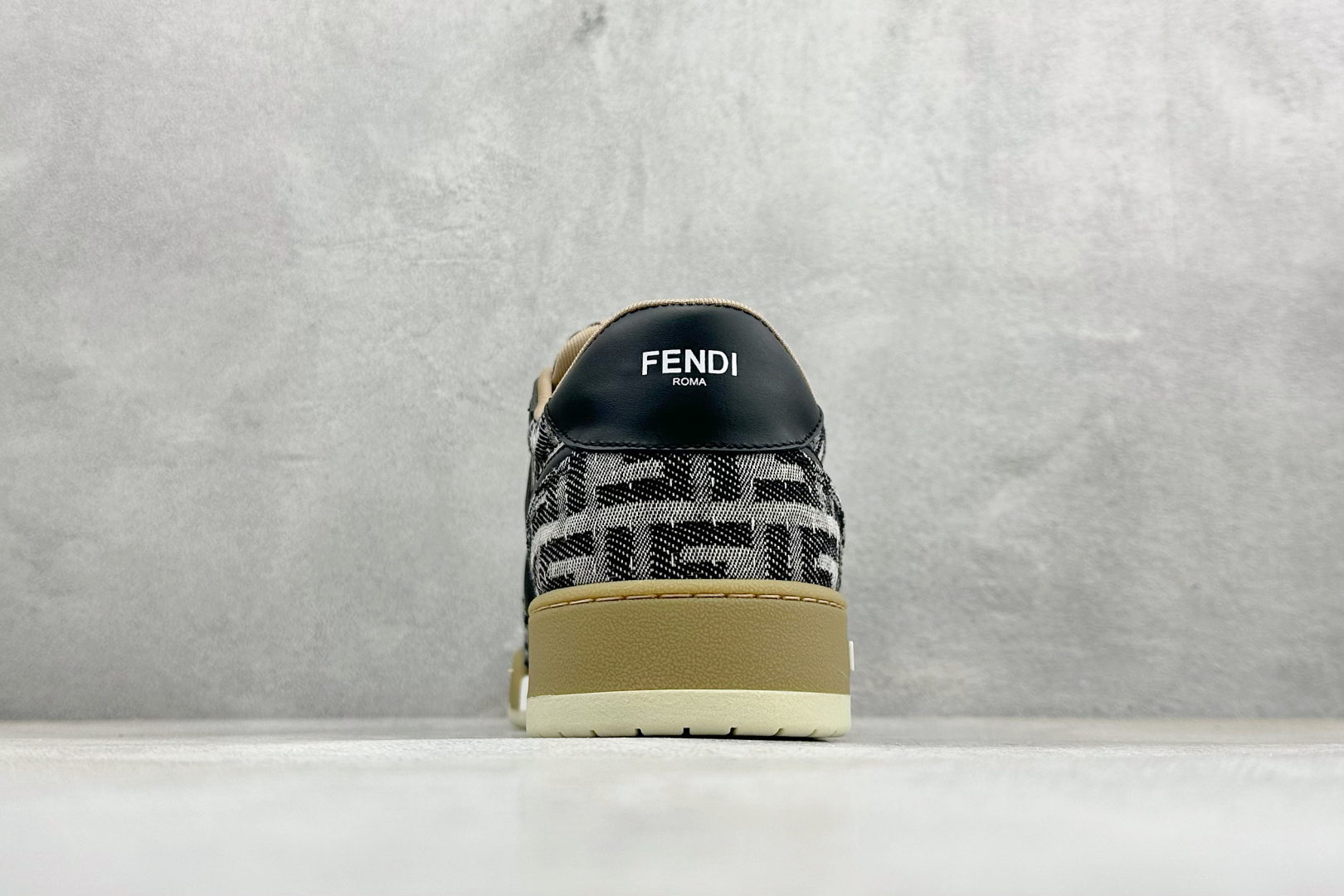 广奢高端货 FENDI芬迪 Match 绒面皮革 压纹系带