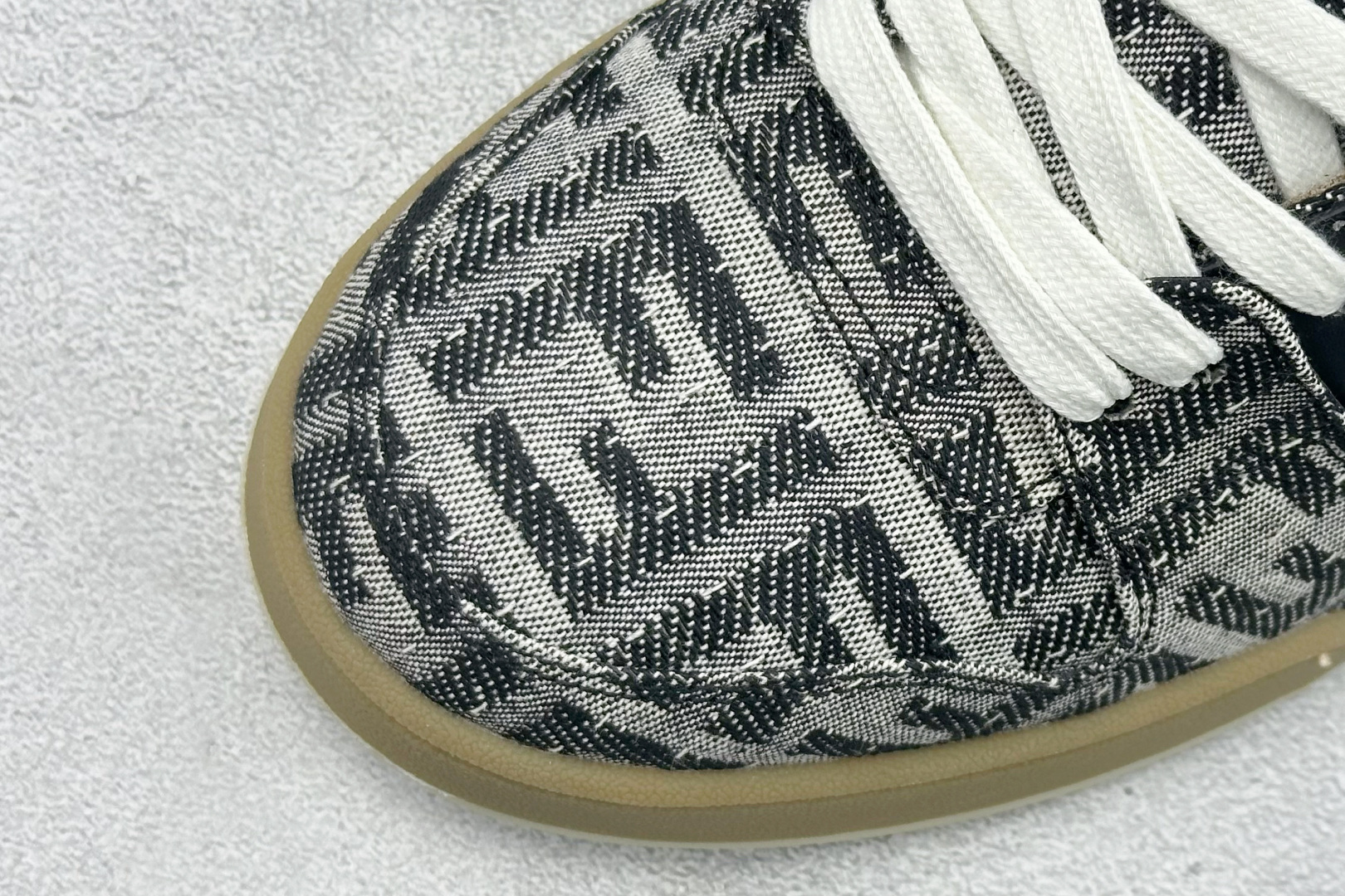 广奢高端货 FENDI芬迪 Match 绒面皮革 压纹系带