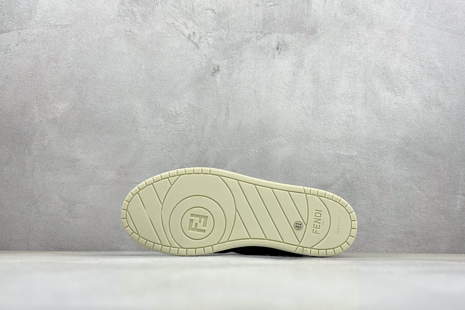 广奢高端货 FENDI芬迪 Match 绒面皮革 压纹系带