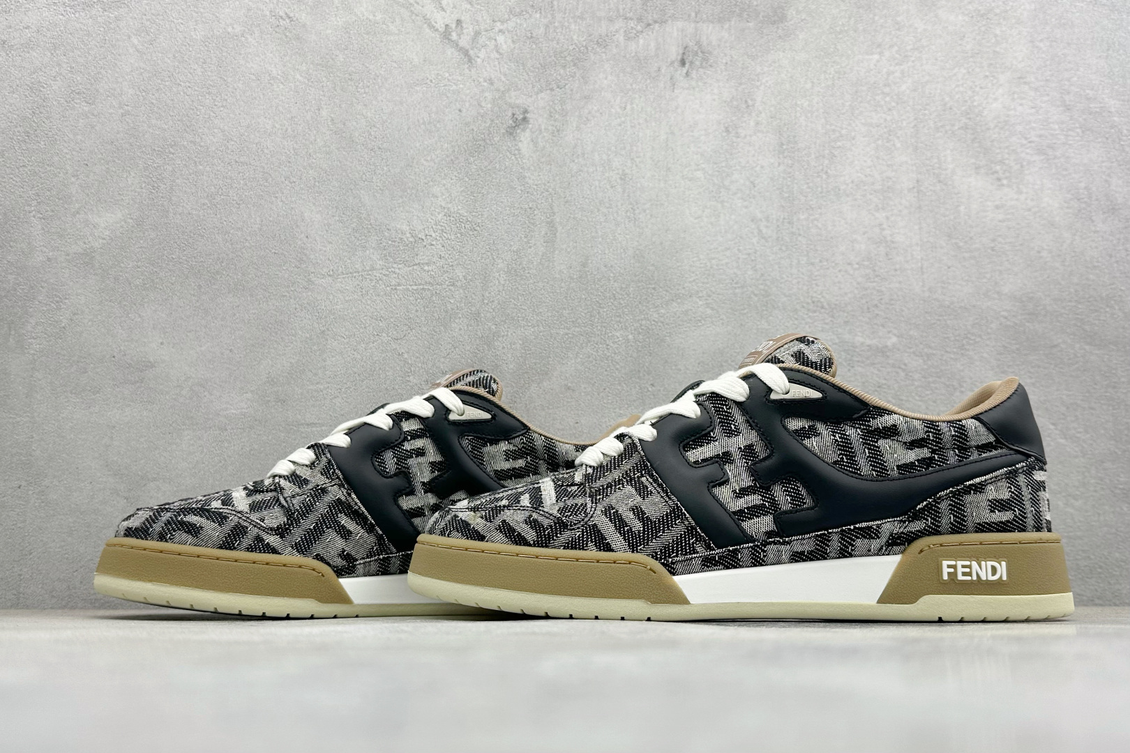 广奢高端货 FENDI芬迪 Match 绒面皮革 压纹系带