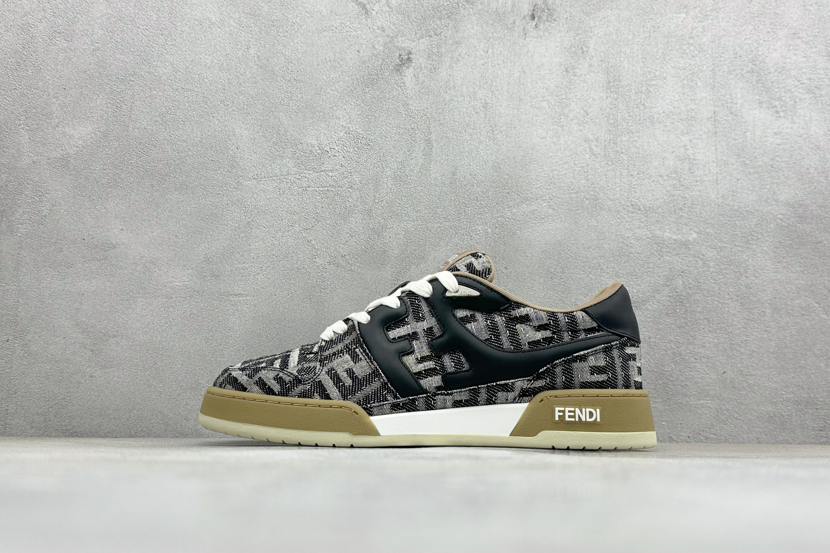 广奢高端货 FENDI芬迪 Match 绒面皮革 压纹系带