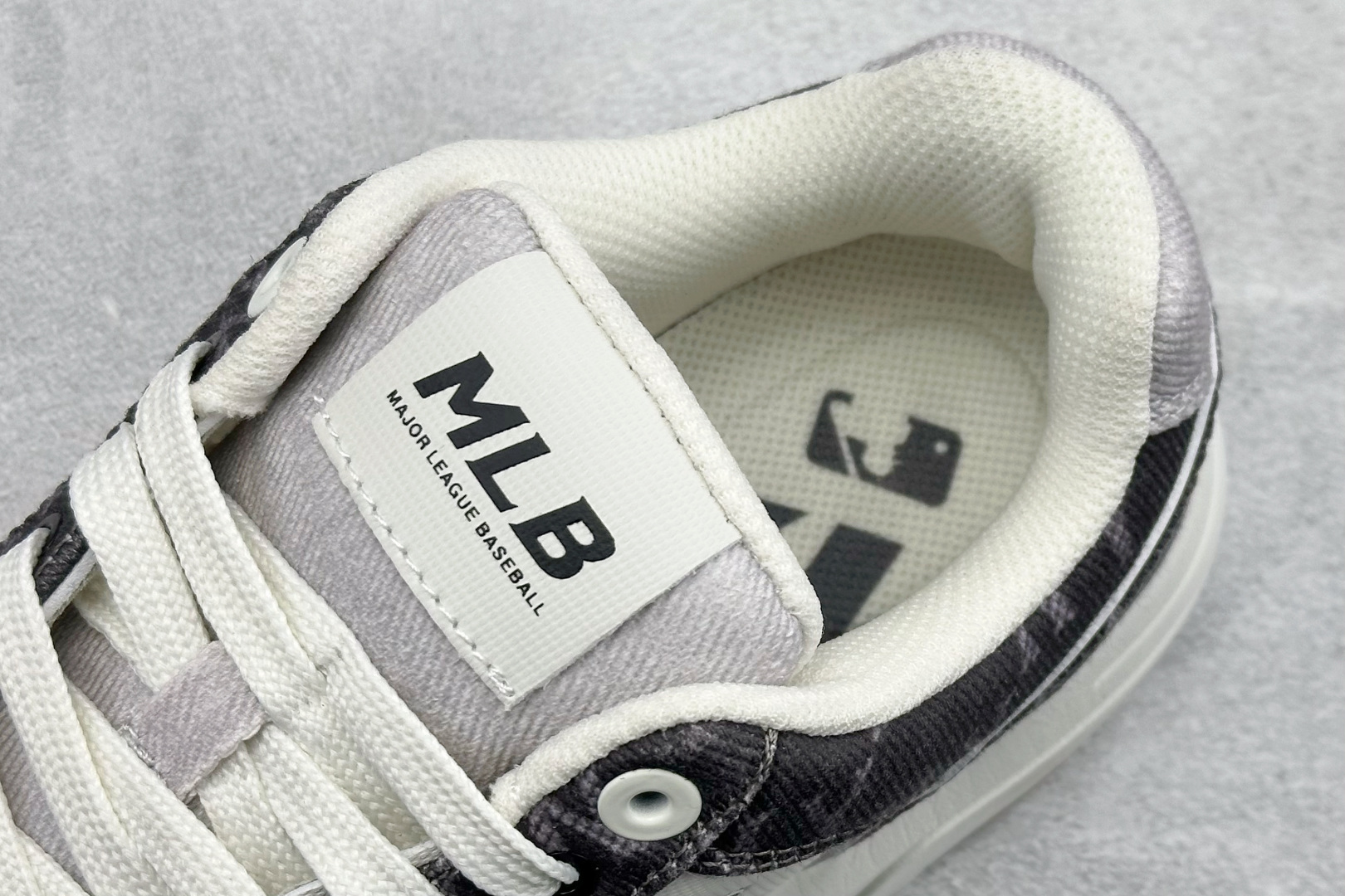 MLB CHUNKY LINER DENIM MONOGRAM SL 印刻老花 时尚舒适 休闲运动 防滑耐磨低帮学长鞋 3ASXM016N