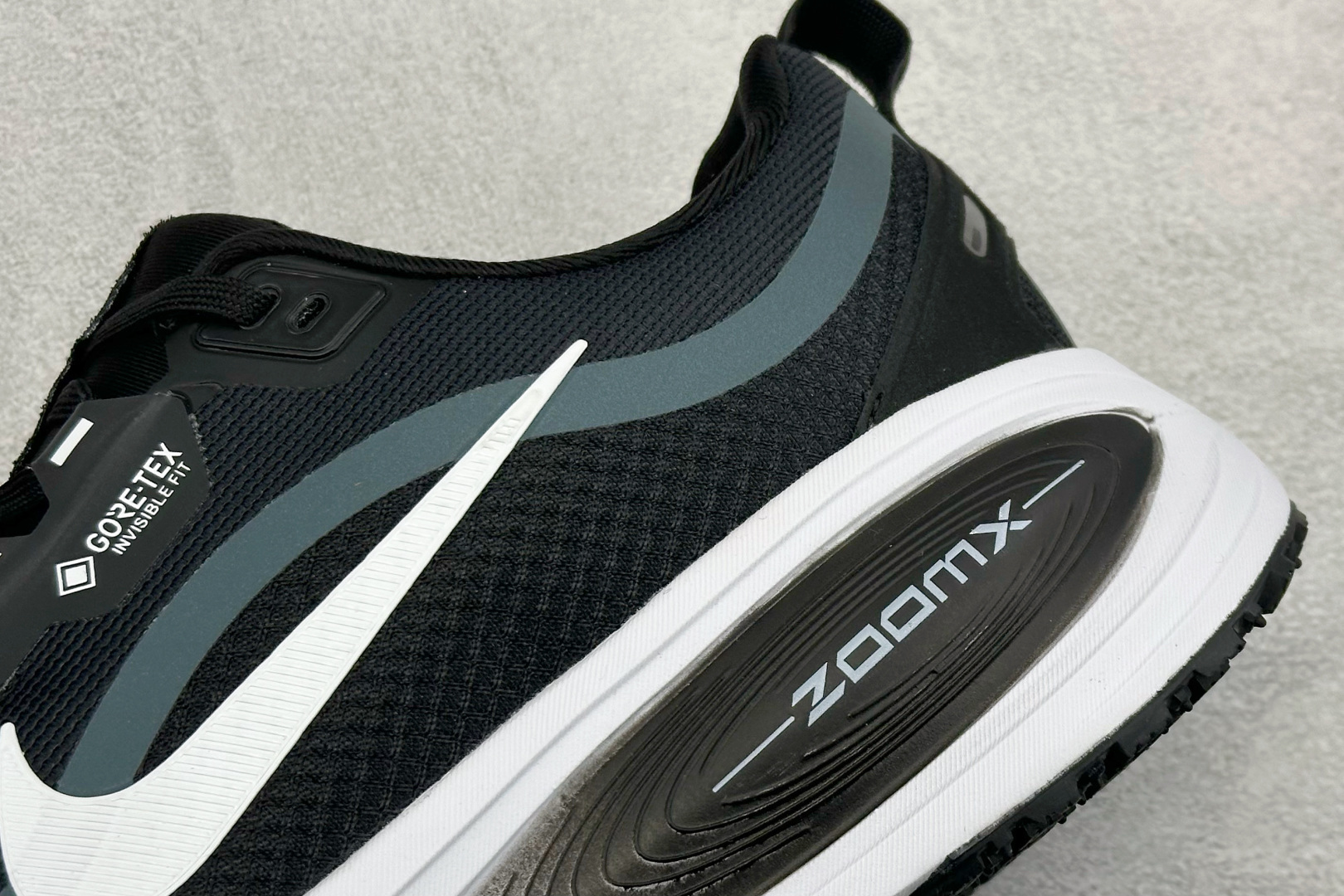 Nike VOMERO 18 GTX 耐克 舒适减震防滑 低帮跑步鞋 全掌ReactX泡绵中底 HQ7002-002