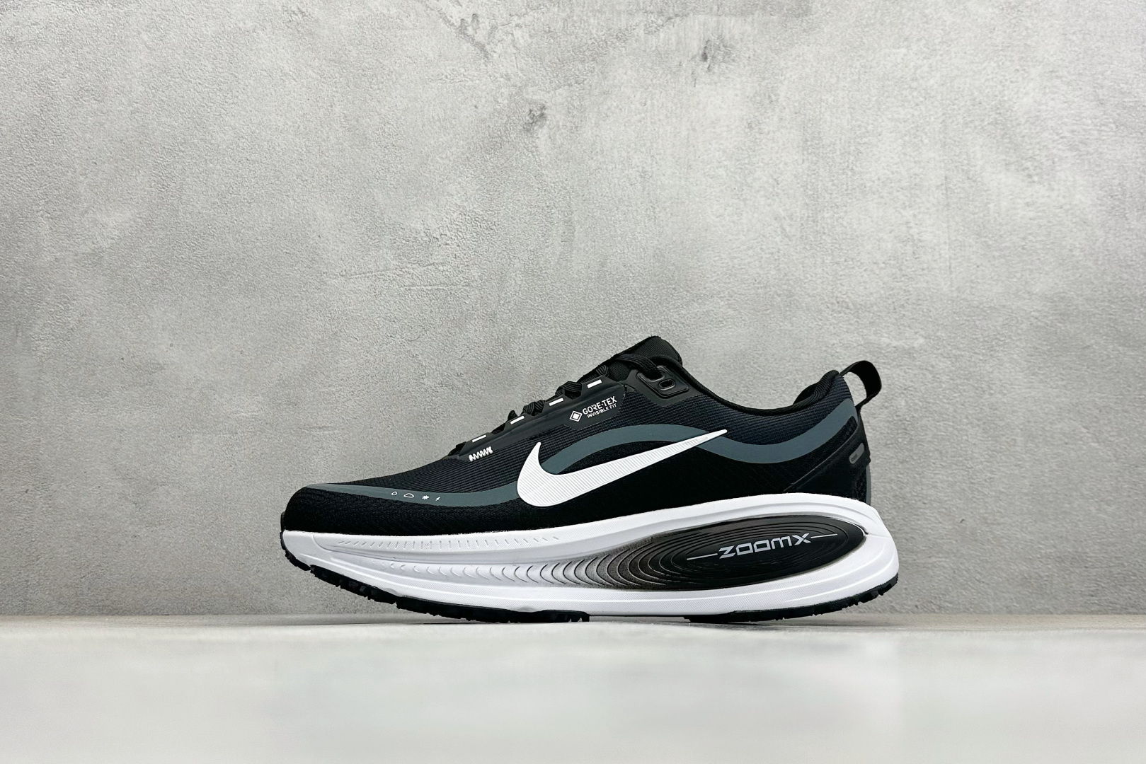 Nike VOMERO 18 GTX 耐克 舒适减震防滑 低帮跑步鞋 全掌ReactX泡绵中底 HQ7002-002
