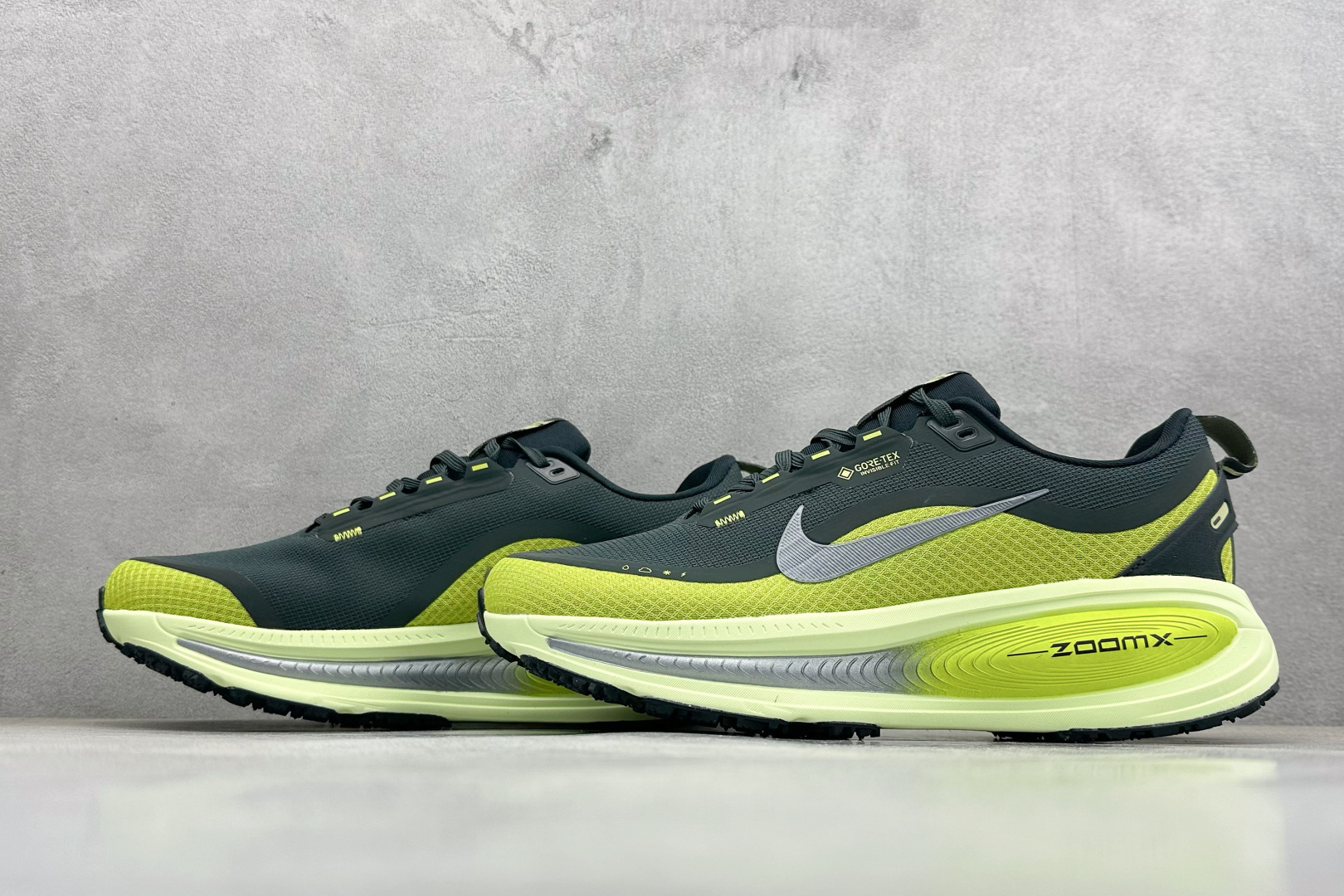 Nike VOMERO 18 GTX 耐克 舒适减震防滑 低帮跑步鞋 HQ7002-300