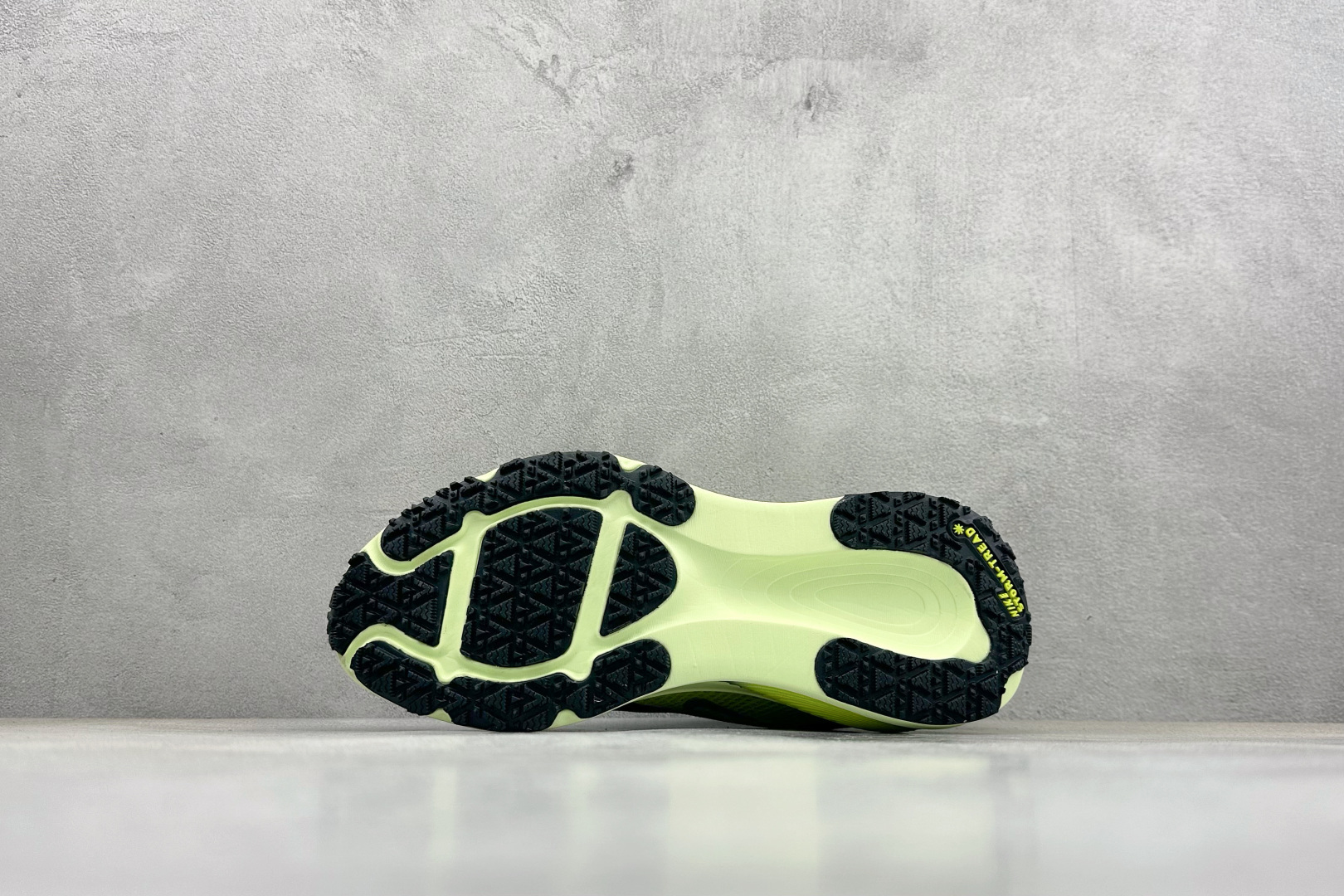 Nike VOMERO 18 GTX 耐克 舒适减震防滑 低帮跑步鞋 HQ7002-300