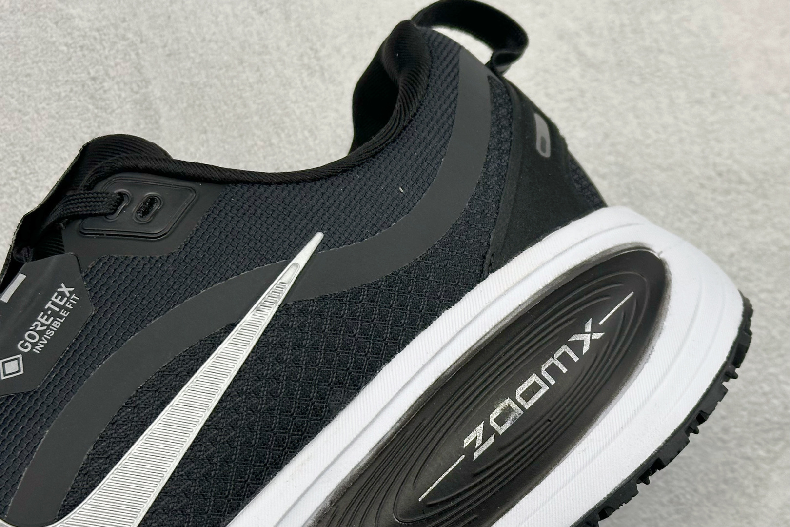 Nike VOMERO 18 GTX 耐克 舒适减震防滑 低帮跑步鞋 全掌ReactX泡绵中底 HQ7001-002 Nike VOMERO 18 GTX 耐克 舒适减震防滑 低帮跑步鞋 全掌ReactX泡绵中底 HQ7001-002