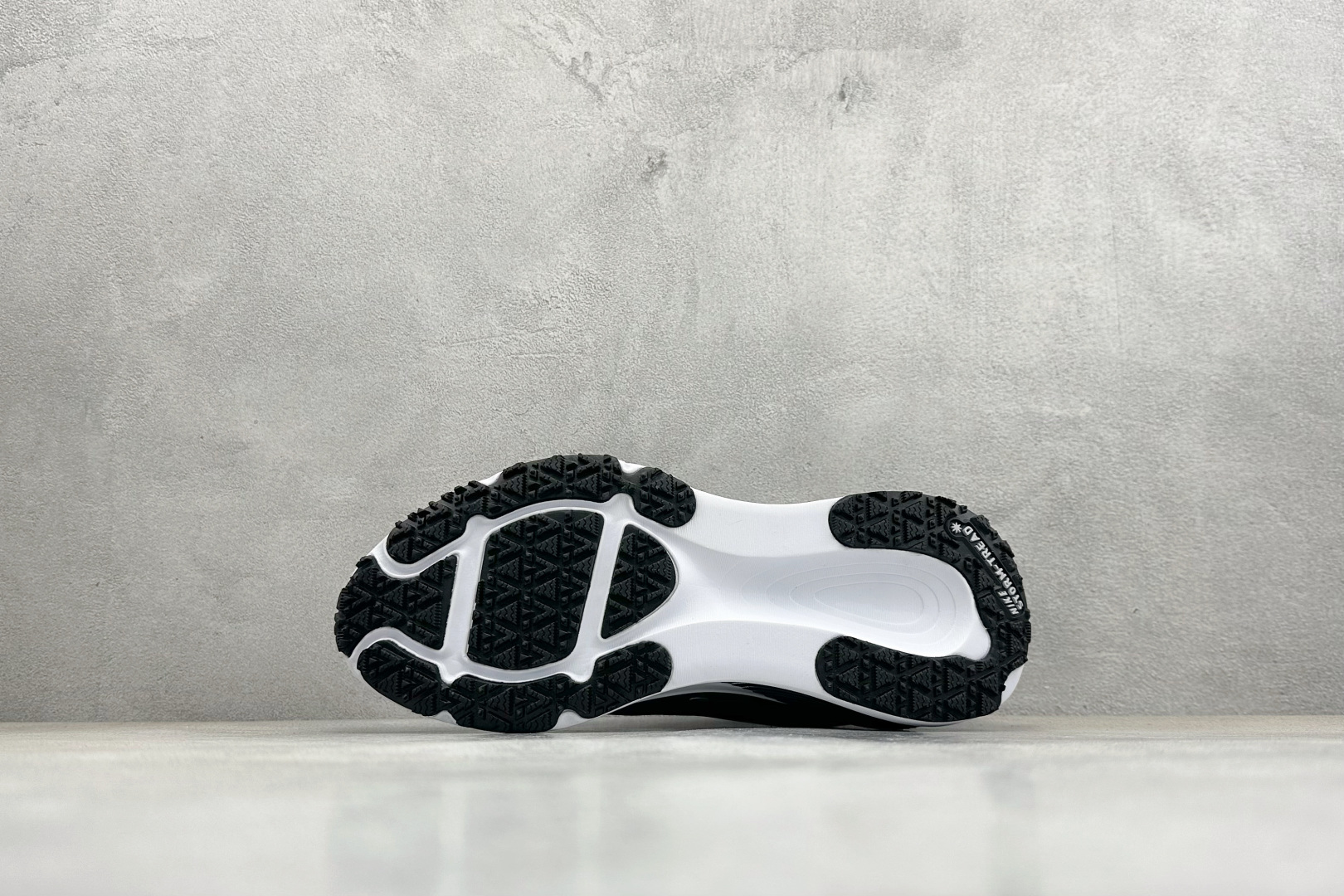 Nike VOMERO 18 GTX 耐克 舒适减震防滑 低帮跑步鞋 全掌ReactX泡绵中底 HQ7001-002 Nike VOMERO 18 GTX 耐克 舒适减震防滑 低帮跑步鞋 全掌ReactX泡绵中底 HQ7001-002