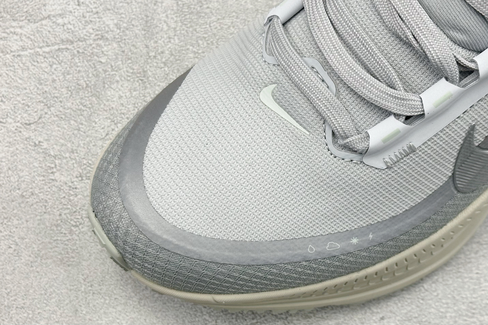 Nike VOMERO 18 GTX 耐克 舒适减震防滑 低帮跑步鞋 全掌ReactX泡绵中底 HQ7001-003