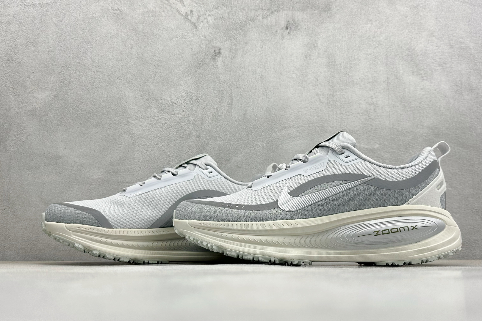 Nike VOMERO 18 GTX 耐克 舒适减震防滑 低帮跑步鞋 全掌ReactX泡绵中底 HQ7001-003