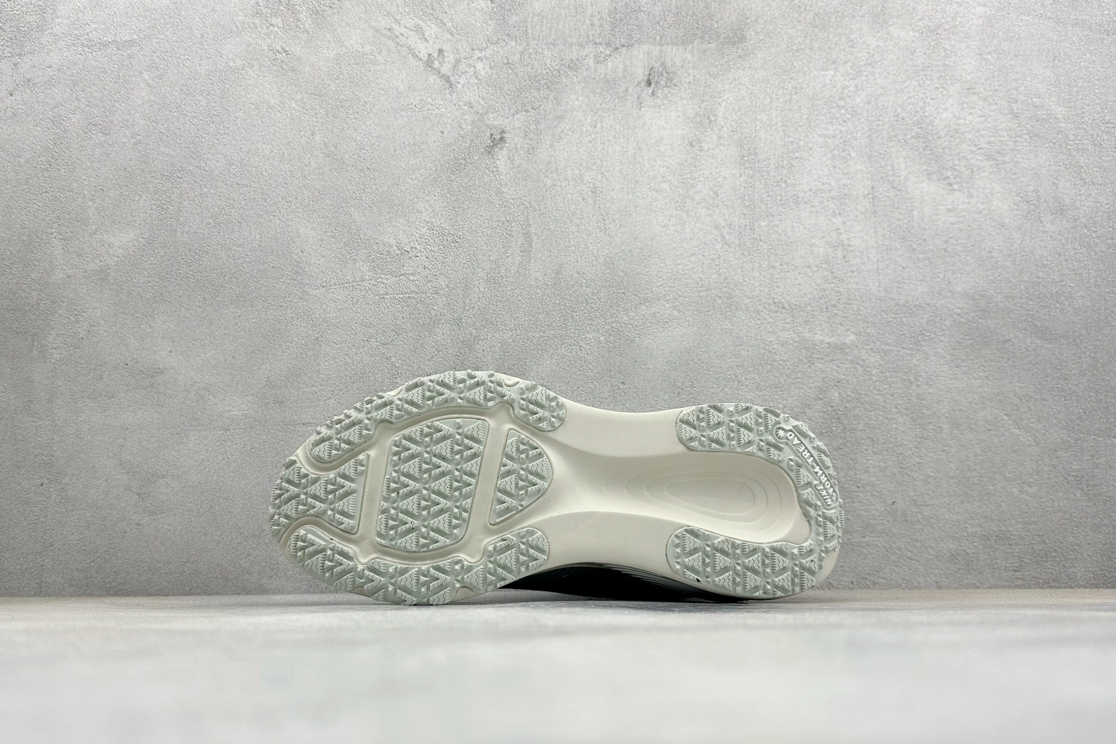 Nike VOMERO 18 GTX 耐克 舒适减震防滑 低帮跑步鞋 全掌ReactX泡绵中底 HQ7001-003