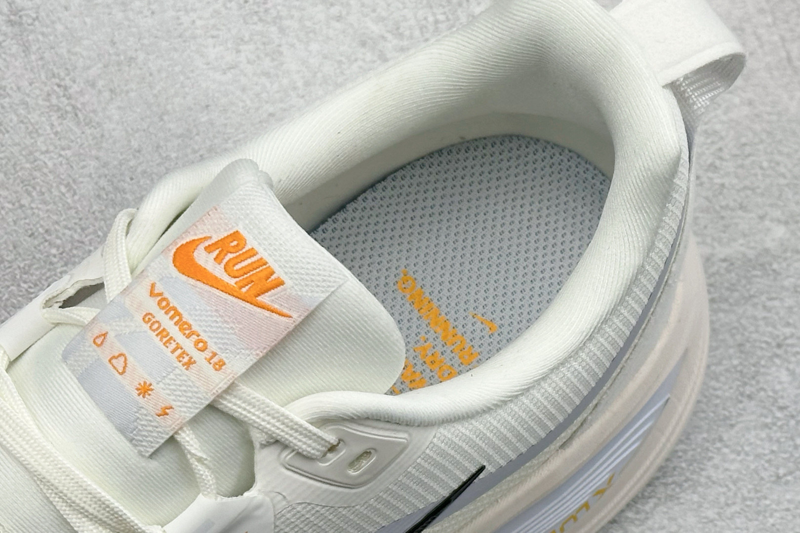 Nike VOMERO 18 GTX 耐克 舒适减震防滑 低帮跑步鞋 HQ7002-100 Nike VOMERO 18 GTX 耐克 舒适减震防滑 低帮跑步鞋 HQ7002-100