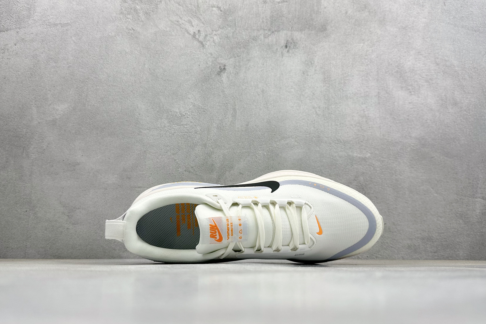 Nike VOMERO 18 GTX 耐克 舒适减震防滑 低帮跑步鞋 HQ7002-100 Nike VOMERO 18 GTX 耐克 舒适减震防滑 低帮跑步鞋 HQ7002-100