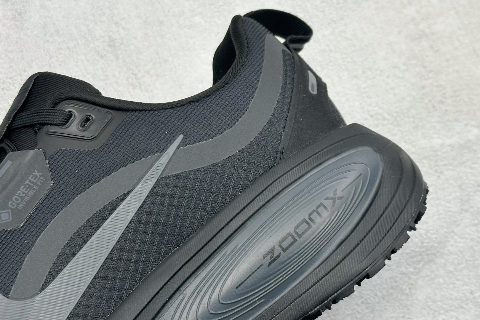 Nike VOMERO 18 GTX 耐克 舒适减震防滑 低帮跑步鞋 HQ7001-001