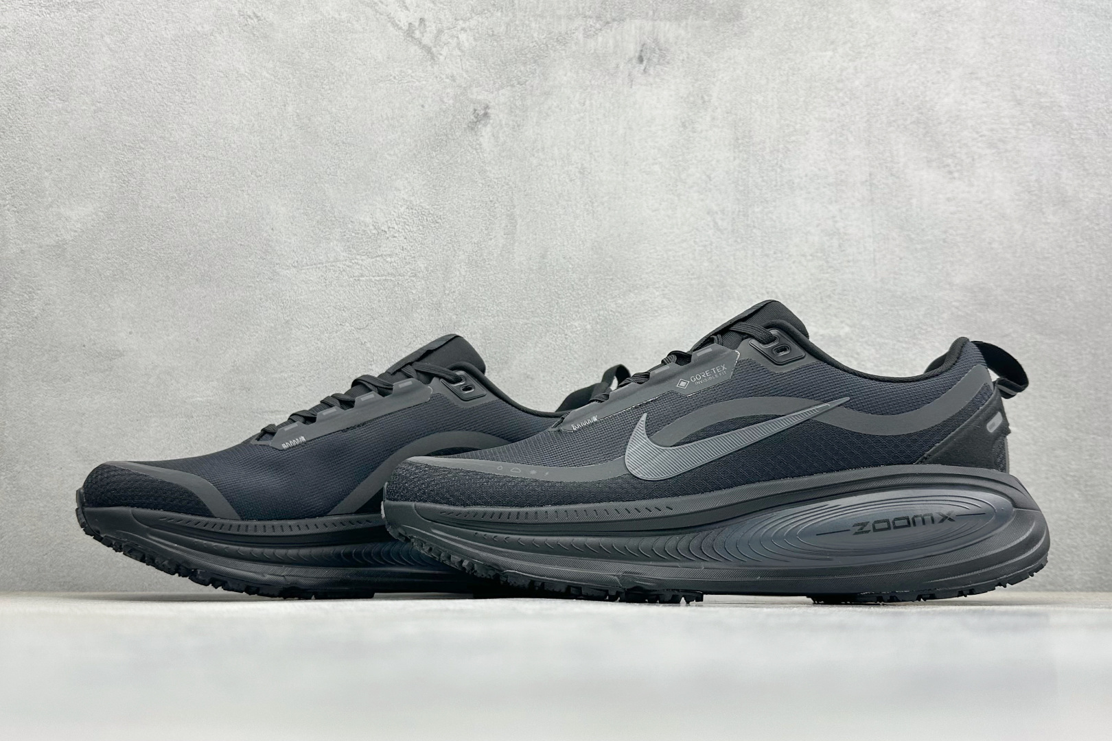 Nike VOMERO 18 GTX 耐克 舒适减震防滑 低帮跑步鞋 HQ7001-001