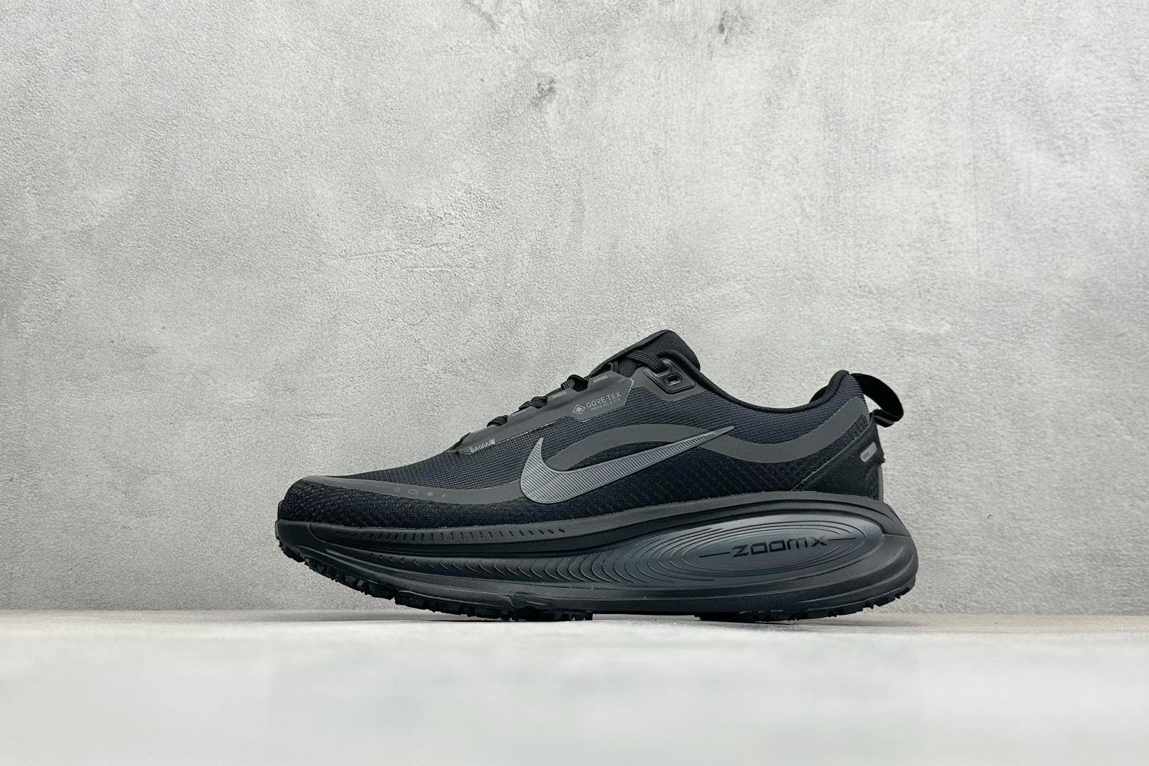 Nike VOMERO 18 GTX 耐克 舒适减震防滑 低帮跑步鞋 HQ7001-001