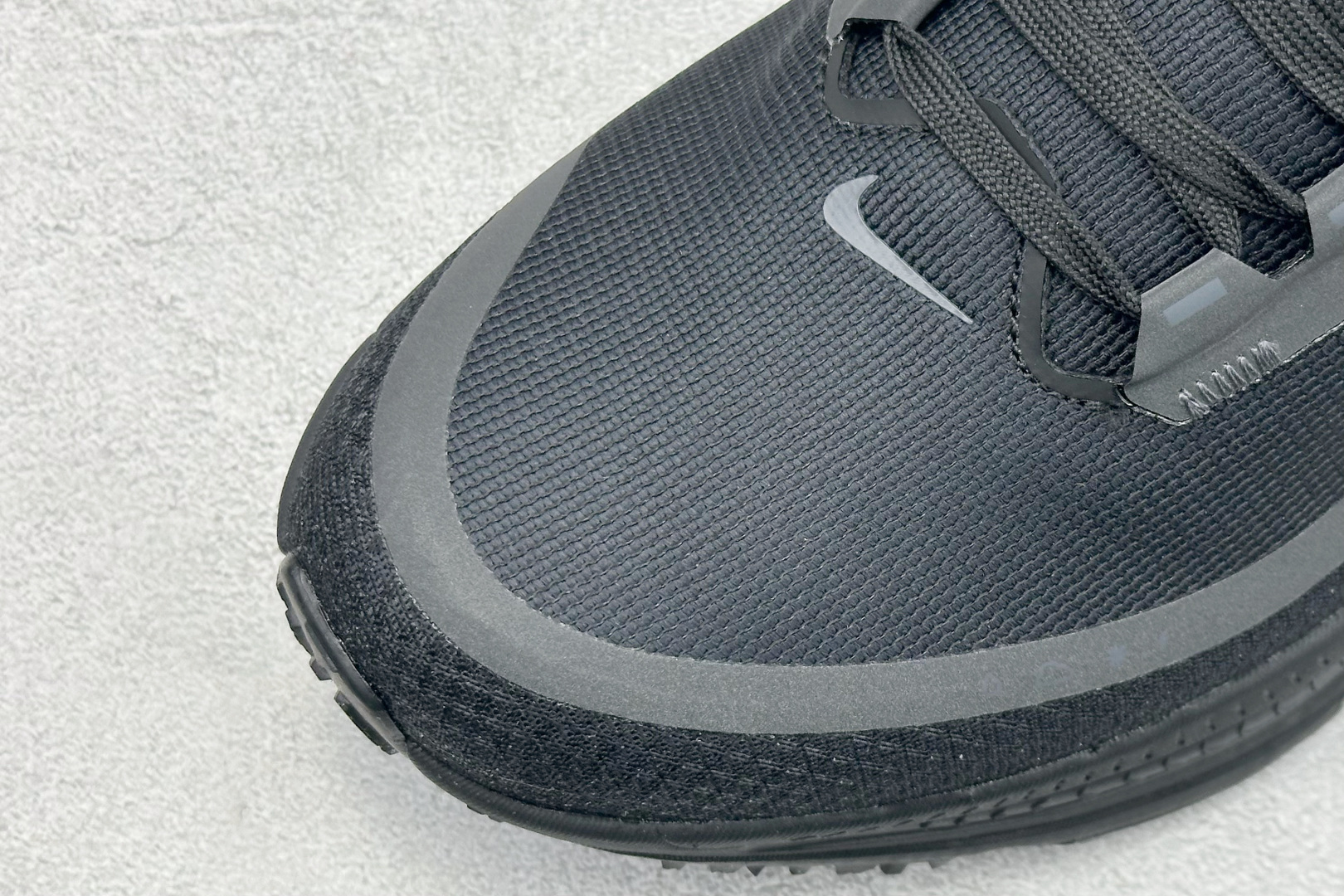 Nike VOMERO 18 GTX 耐克 舒适减震防滑 低帮跑步鞋 HQ7001-001