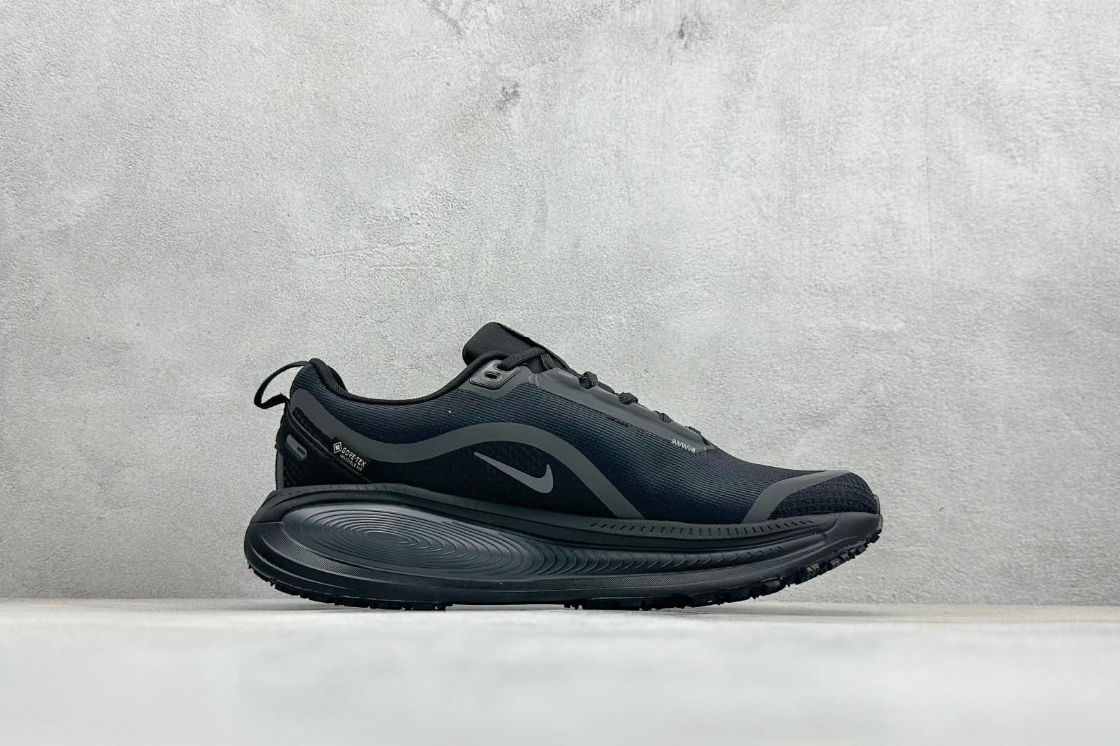 Nike VOMERO 18 GTX 耐克 舒适减震防滑 低帮跑步鞋 HQ7001-001
