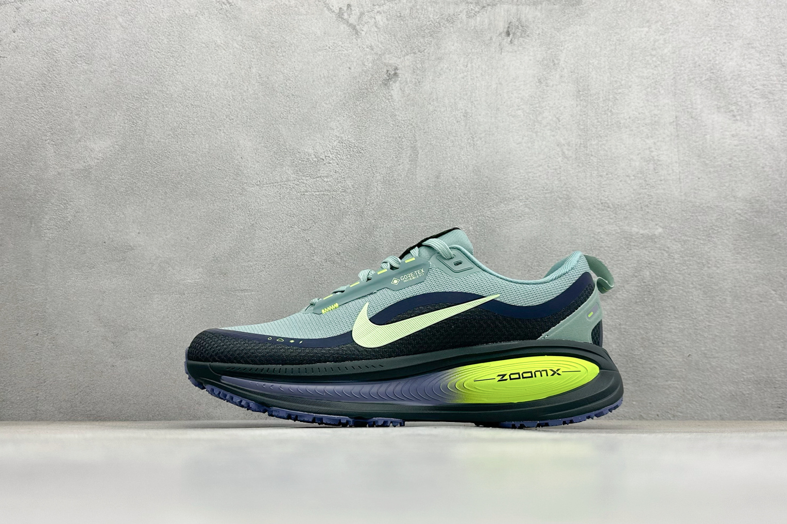Nike VOMERO 18 GTX 耐克 舒适减震防滑 低帮跑步鞋 HQ7001-300 Nike VOMERO 18 GTX 耐克 舒适减震防滑 低帮跑步鞋 HQ7001-300