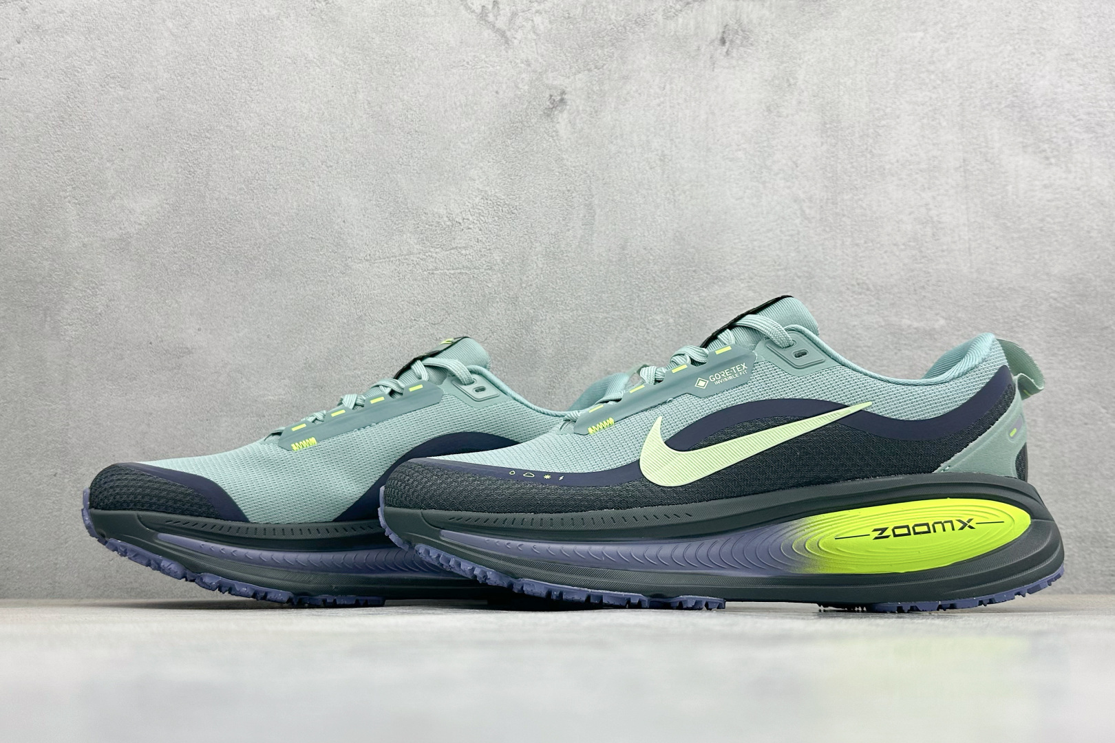 Nike VOMERO 18 GTX 耐克 舒适减震防滑 低帮跑步鞋 HQ7001-300 Nike VOMERO 18 GTX 耐克 舒适减震防滑 低帮跑步鞋 HQ7001-300