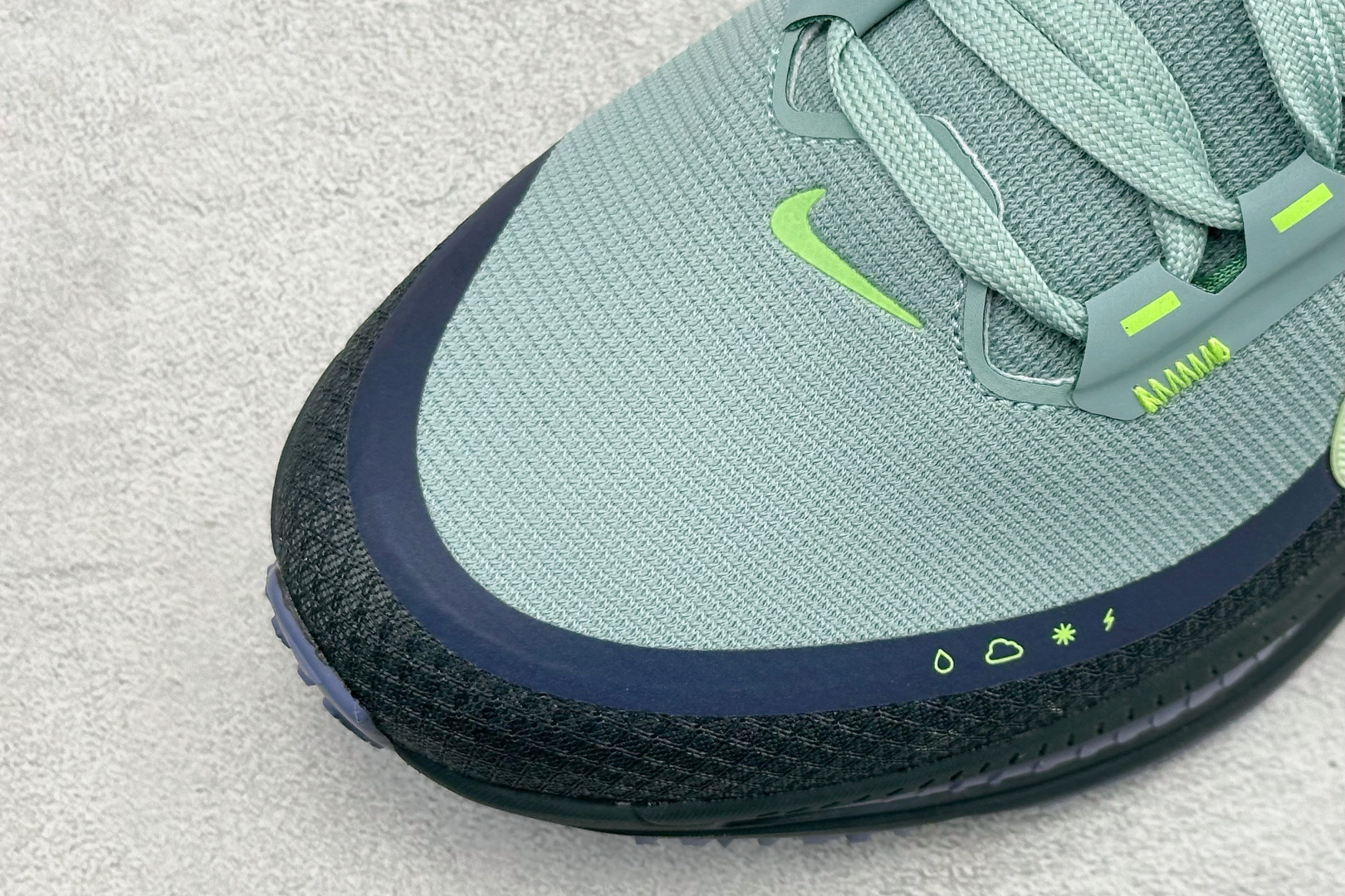 Nike VOMERO 18 GTX 耐克 舒适减震防滑 低帮跑步鞋 HQ7001-300 Nike VOMERO 18 GTX 耐克 舒适减震防滑 低帮跑步鞋 HQ7001-300