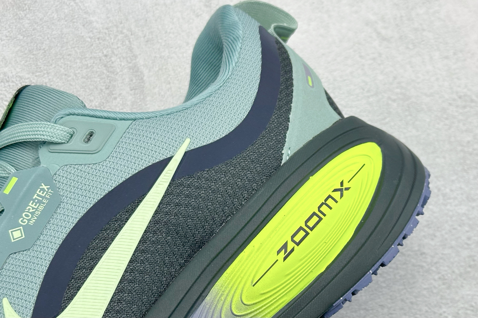 Nike VOMERO 18 GTX 耐克 舒适减震防滑 低帮跑步鞋 HQ7001-300 Nike VOMERO 18 GTX 耐克 舒适减震防滑 低帮跑步鞋 HQ7001-300