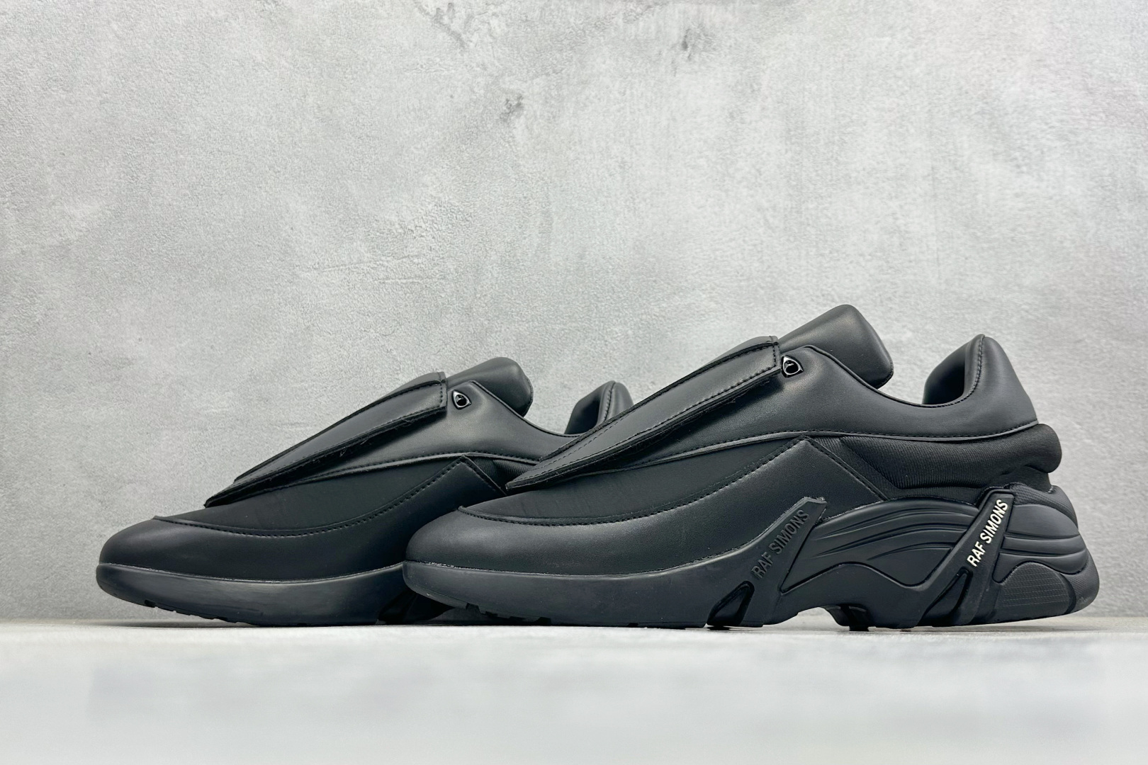 RAF SIMONS Antei 先锋潮流 复古低帮休闲鞋 HR740001S RAF SIMONS Antei 先锋潮流 复古低帮休闲鞋 HR740001S