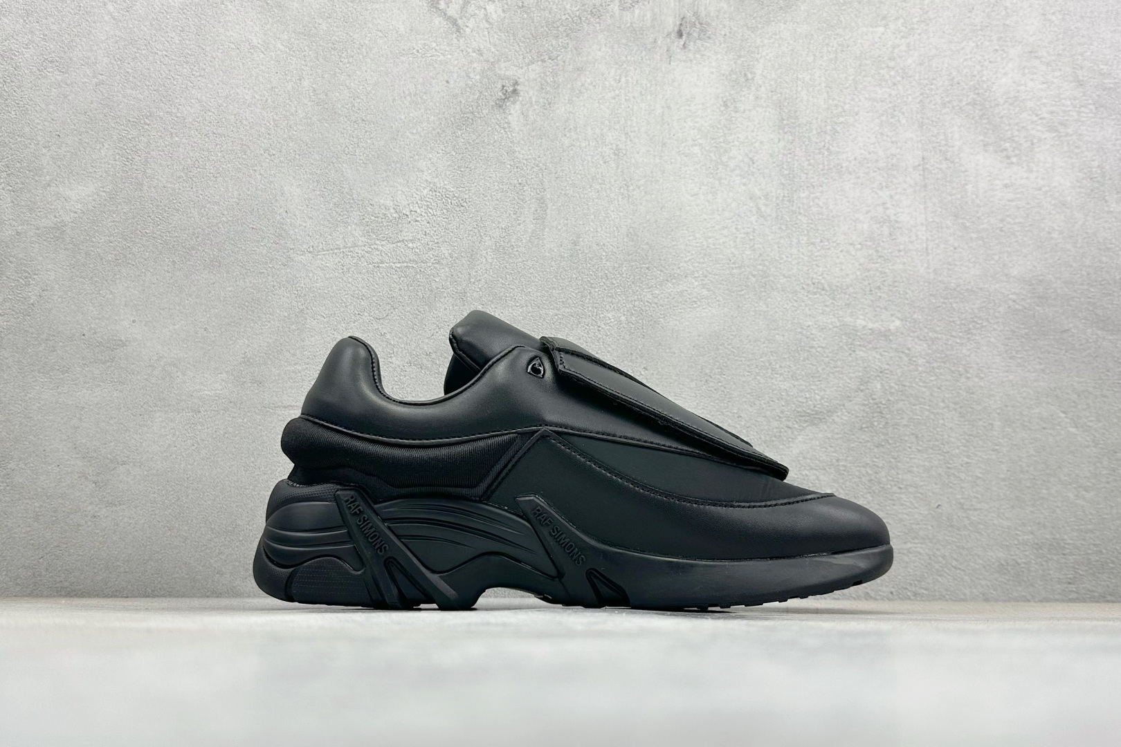 RAF SIMONS Antei 先锋潮流 复古低帮休闲鞋 HR740001S RAF SIMONS Antei 先锋潮流 复古低帮休闲鞋 HR740001S