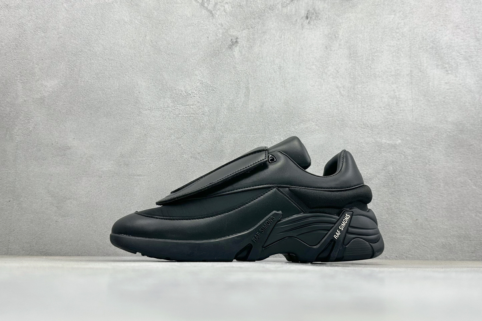 RAF SIMONS Antei 先锋潮流 复古低帮休闲鞋 HR740001S RAF SIMONS Antei 先锋潮流 复古低帮休闲鞋 HR740001S