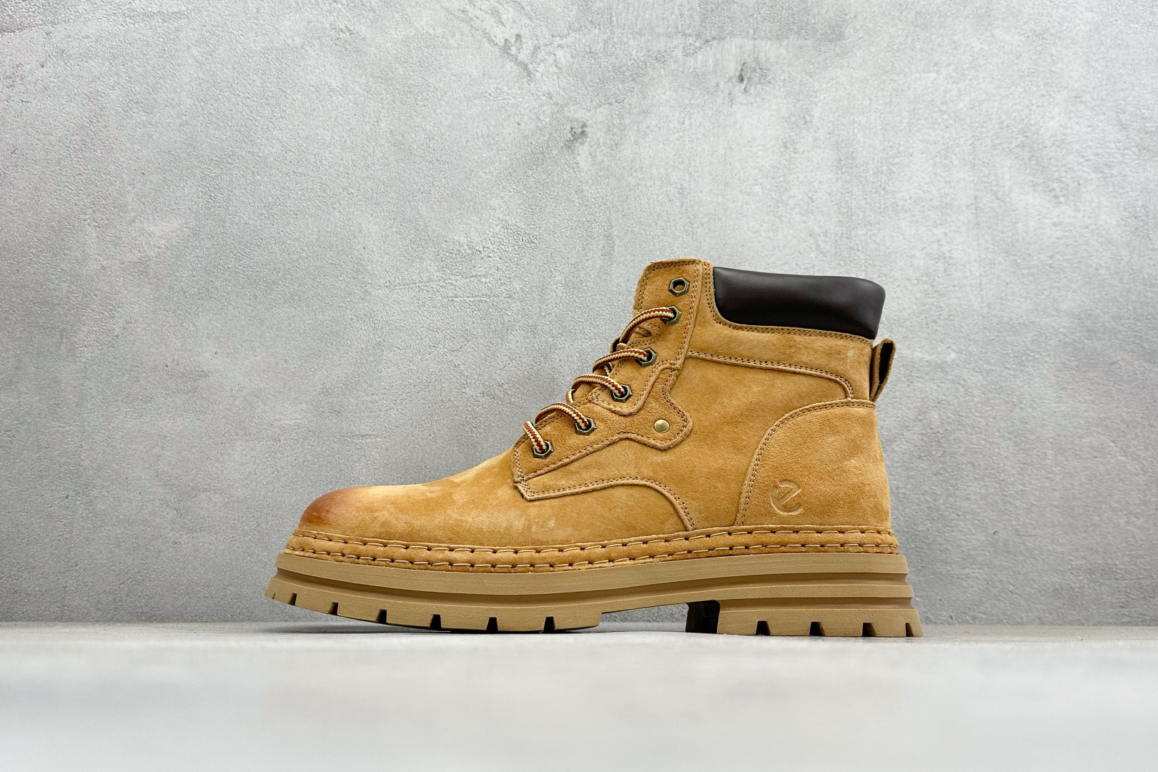 Ecco 爱步适酷系列工装真皮防滑厚底大黄靴 638908-01003 Ecco 爱步适酷系列工装真皮防滑厚底大黄靴 638908-01003