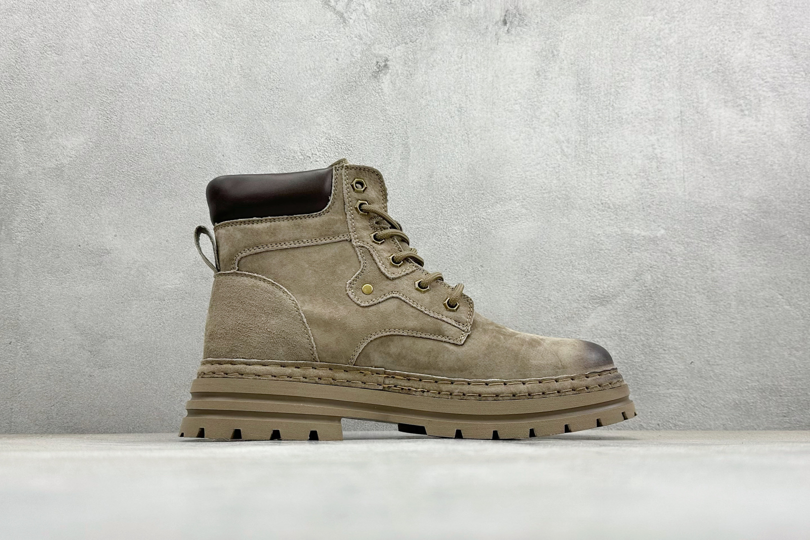 Ecco 爱步适酷系列工装真皮防滑厚底大黄靴 638908-01001