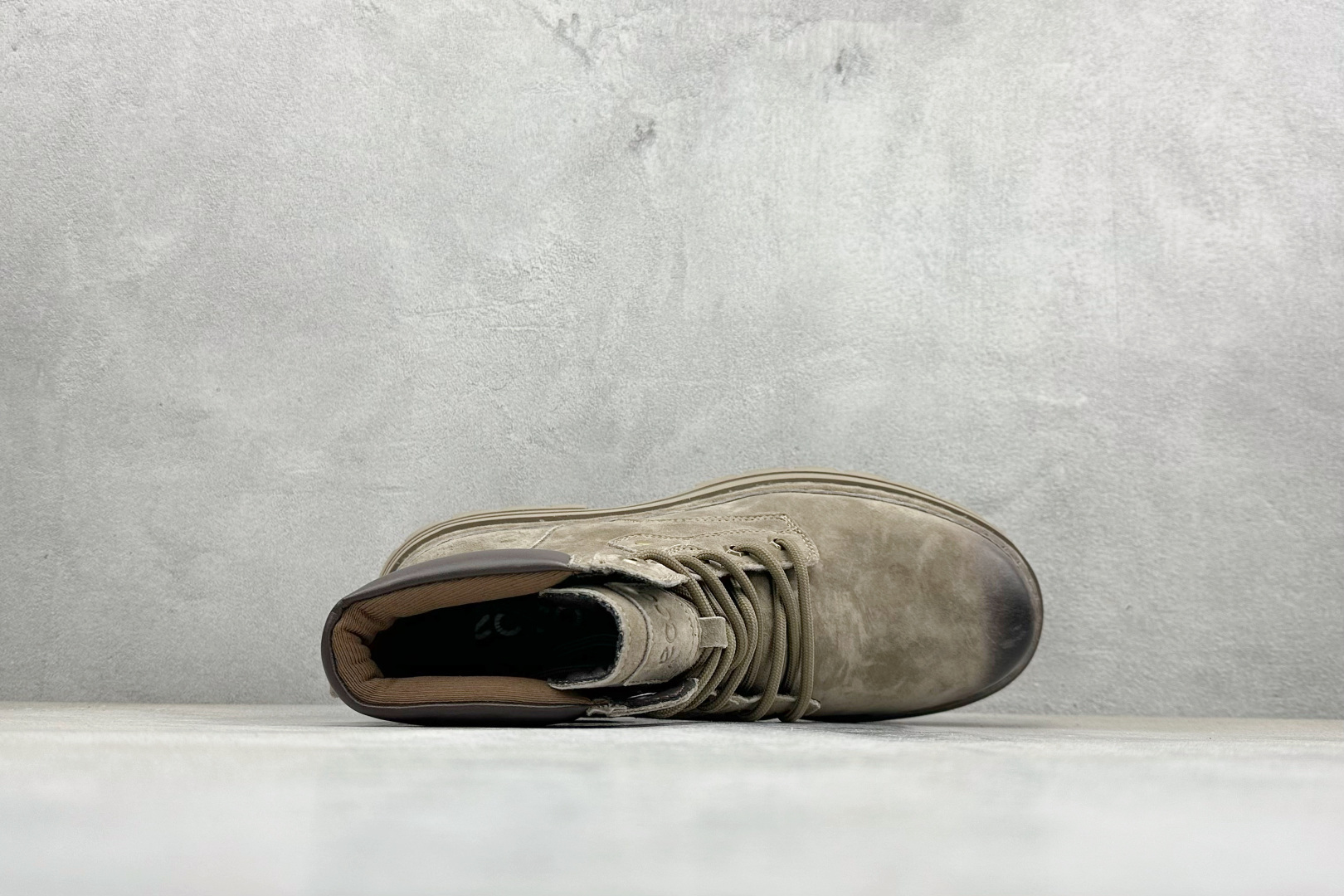 Ecco 爱步适酷系列工装真皮防滑厚底大黄靴 638908-01001