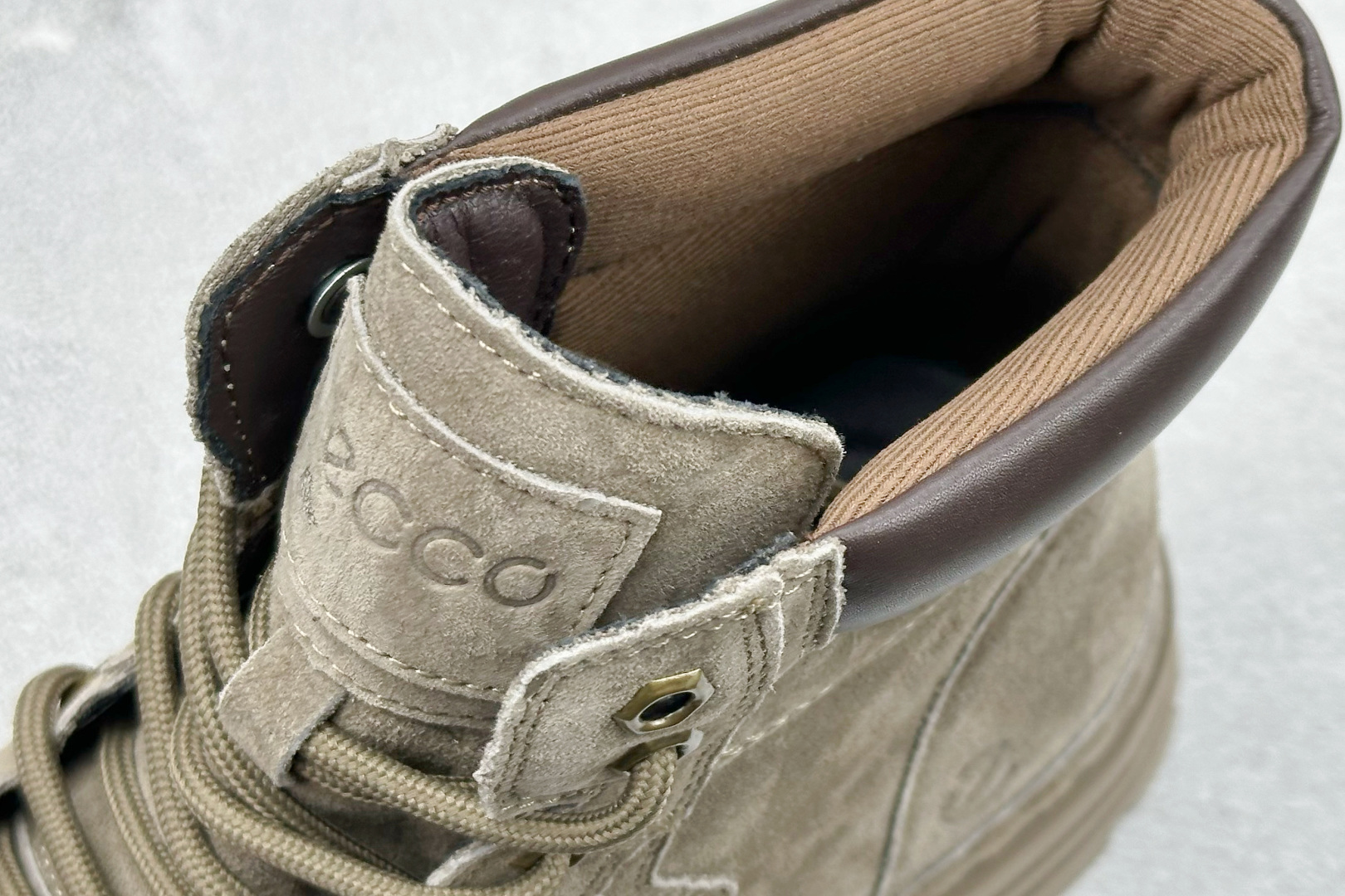 Ecco 爱步适酷系列工装真皮防滑厚底大黄靴 638908-01001