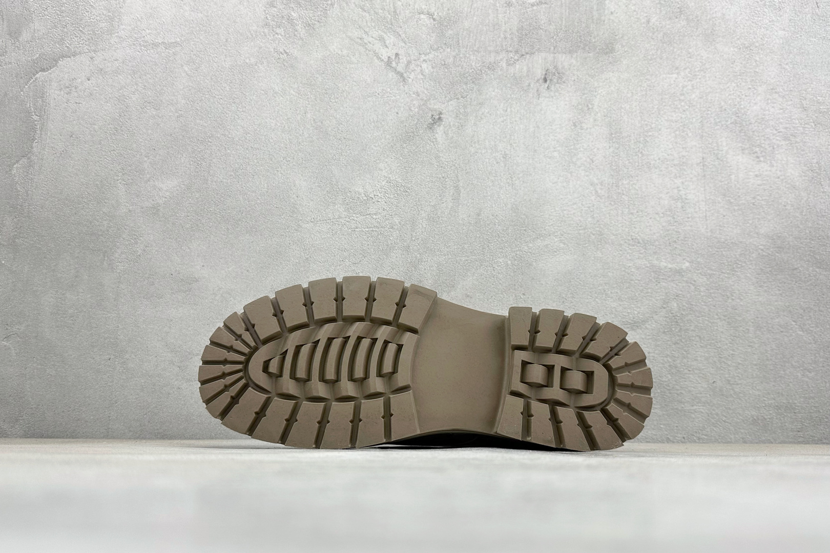 Ecco 爱步适酷系列工装真皮防滑厚底大黄靴 638908-01001