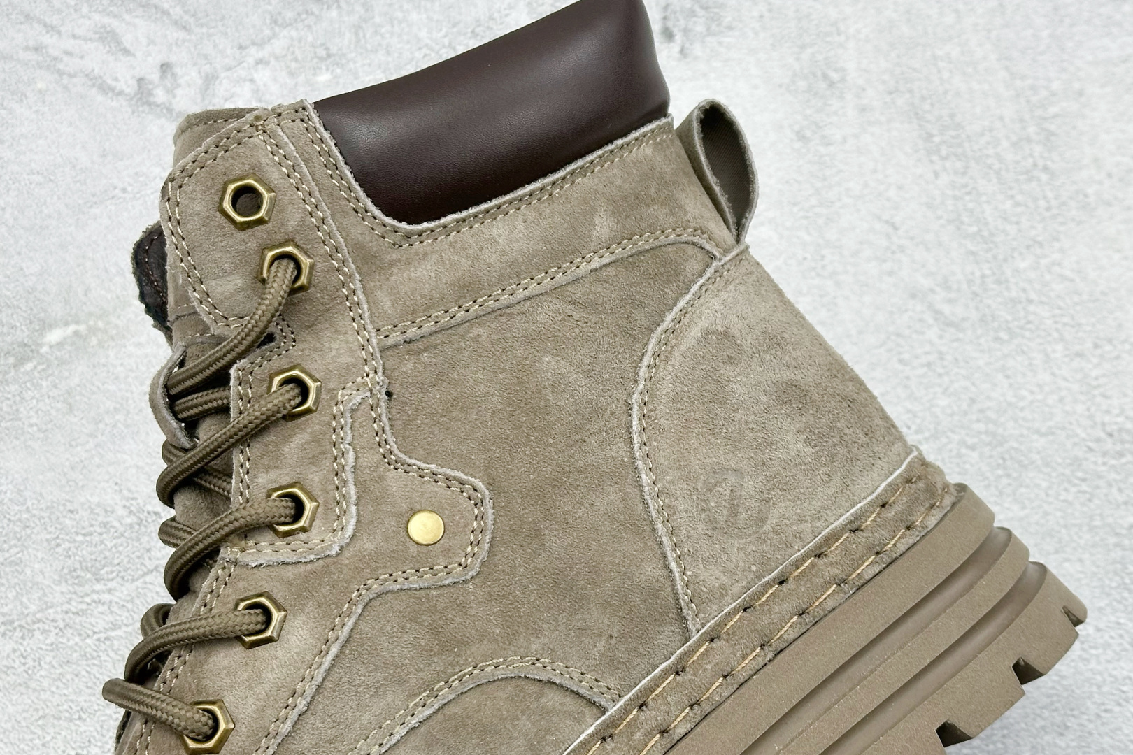 Ecco 爱步适酷系列工装真皮防滑厚底大黄靴 638908-01001