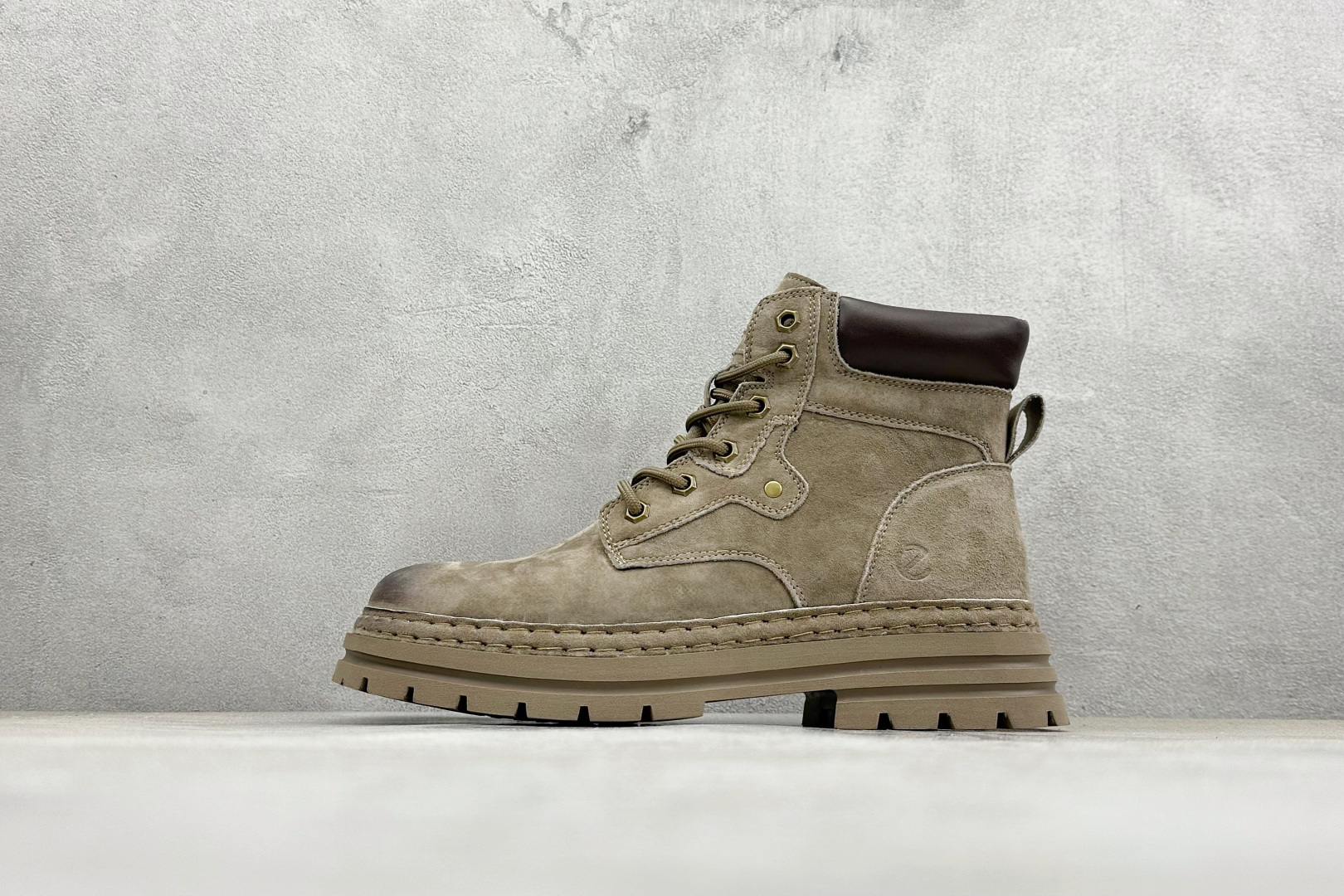 Ecco 爱步适酷系列工装真皮防滑厚底大黄靴 638908-01001