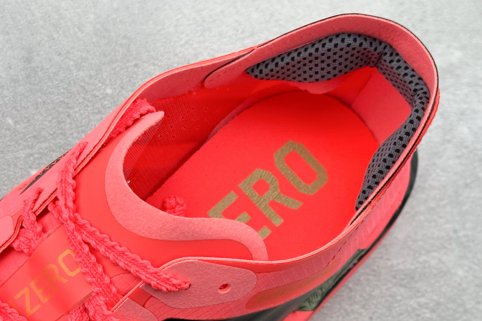 AdidADIZERO ADIOS PRO 5 M 马拉松竞速专业跑鞋 K18297