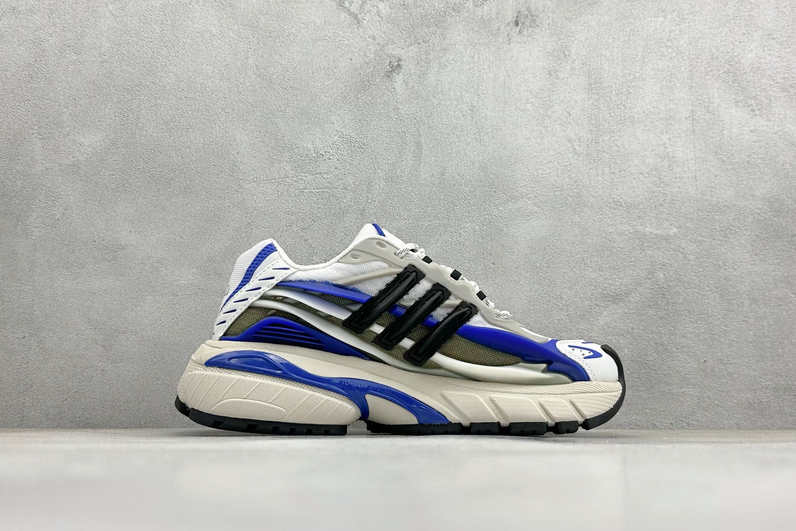 AD Adistar Jellyfish 联名款低帮复古风老爹鞋 JP9263