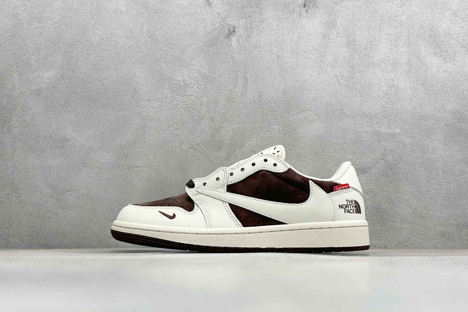 Travis Scott x Fragment Design x Jordan Air Jordan 1 Low SP “北面三方联名-米棕猪八革” DM7866-121