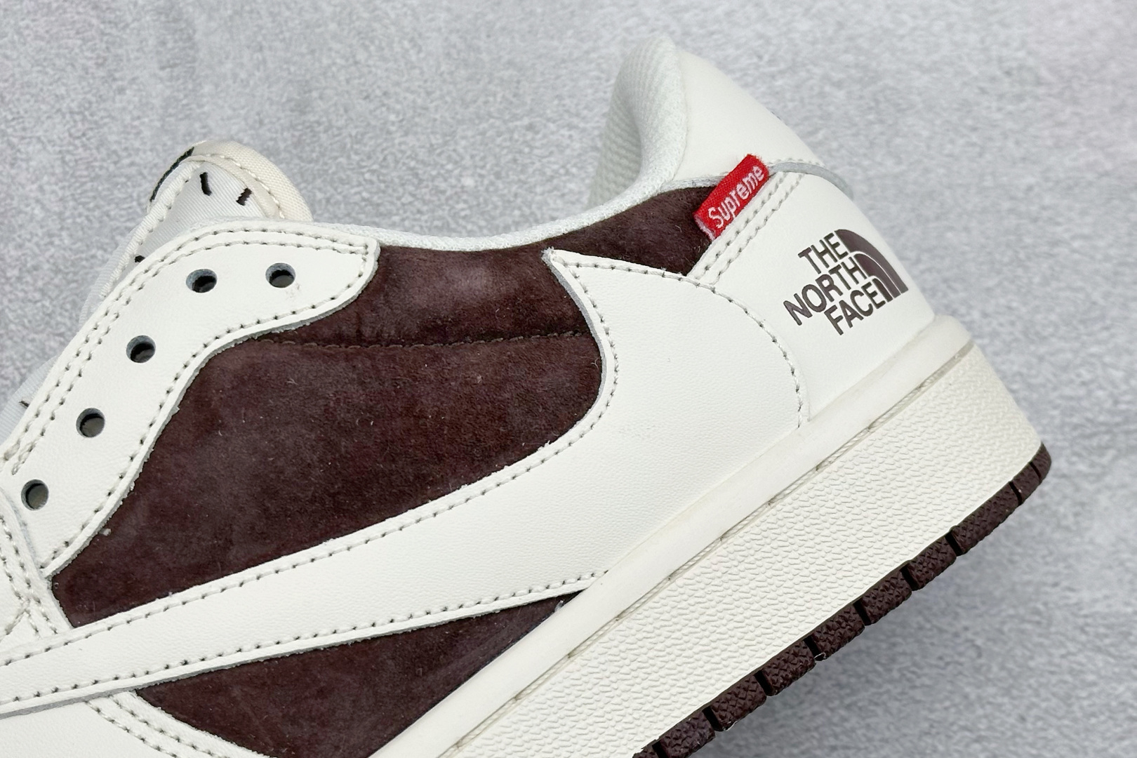 Travis Scott x Fragment Design x Jordan Air Jordan 1 Low SP “北面三方联名-米棕猪八革” DM7866-121