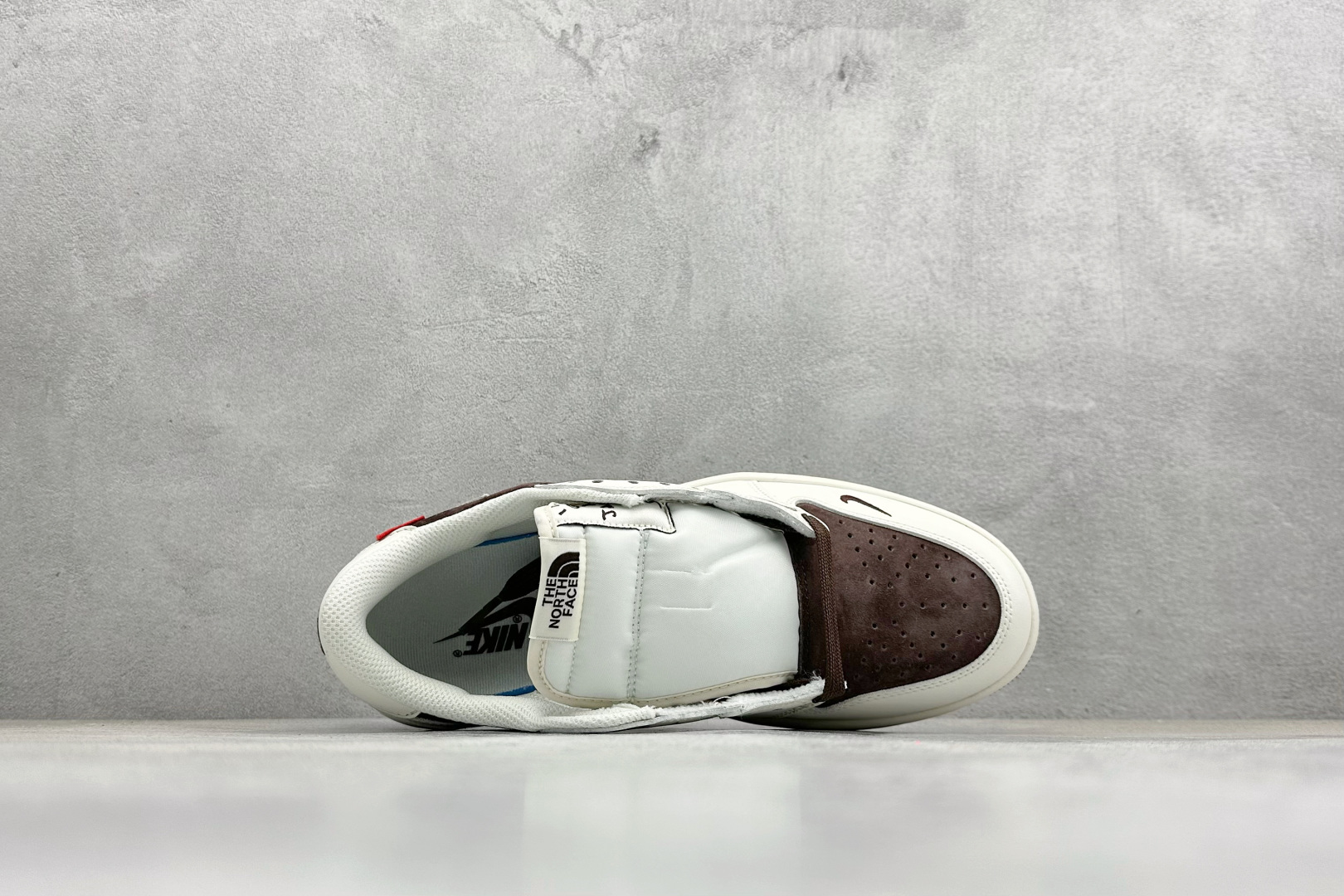 Travis Scott x Fragment Design x Jordan Air Jordan 1 Low SP “北面三方联名-米棕猪八革” DM7866-121