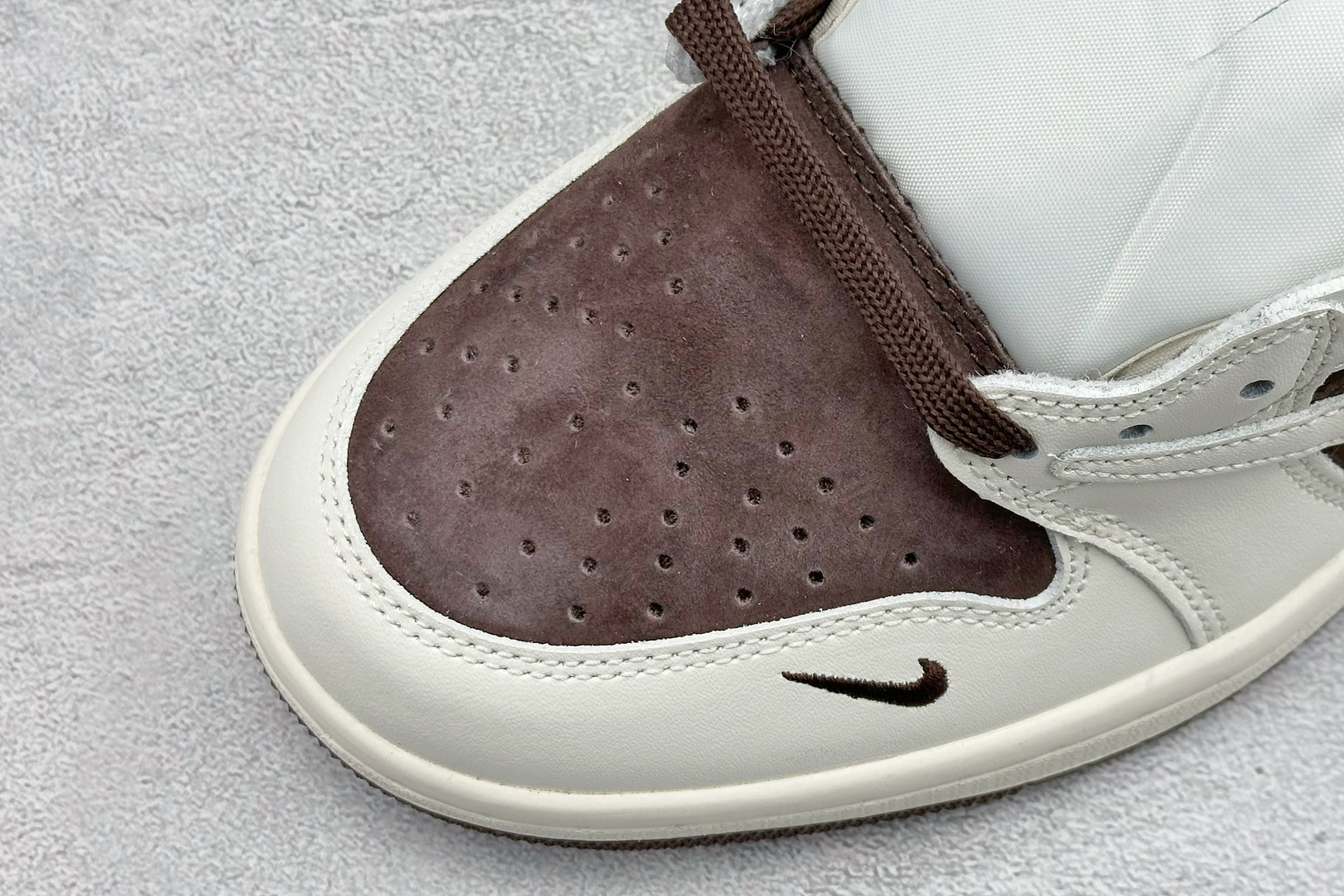 Travis Scott x Fragment Design x Jordan Air Jordan 1 Low SP “北面三方联名-米棕猪八革” DM7866-121