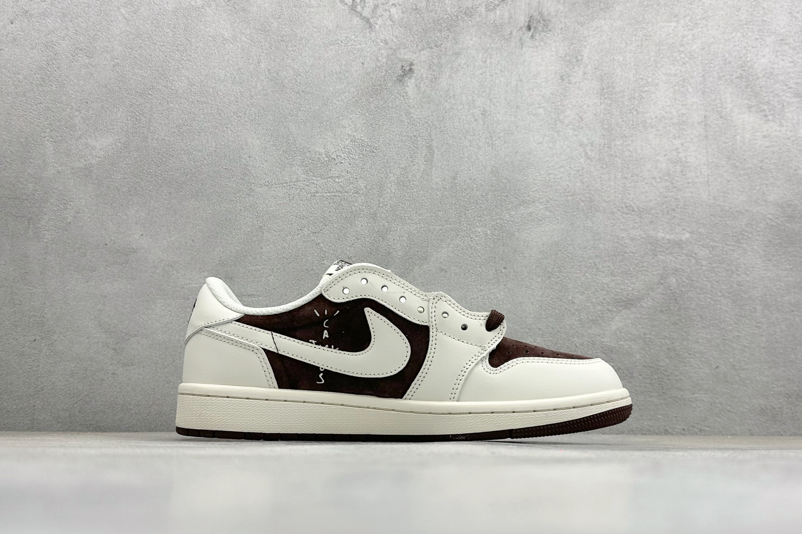 Travis Scott x Fragment Design x Jordan Air Jordan 1 Low SP “北面三方联名-米棕猪八革” DM7866-121