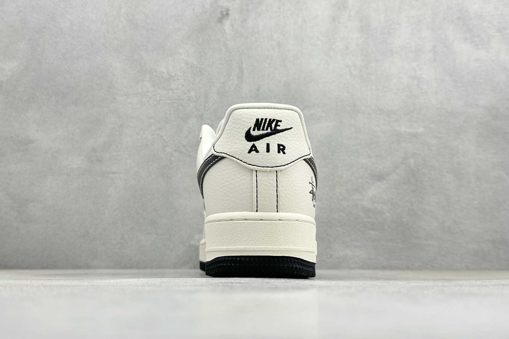 SC版NIke Air Force 1 '07 Low “斯图西联名--经典白黑” 空军一号低帮 运动鞋 DD1982-329 SC版NIke Air Force 1 '07 Low “斯图西联名--经典白黑” 空军一号低帮 运动鞋 DD1982-329