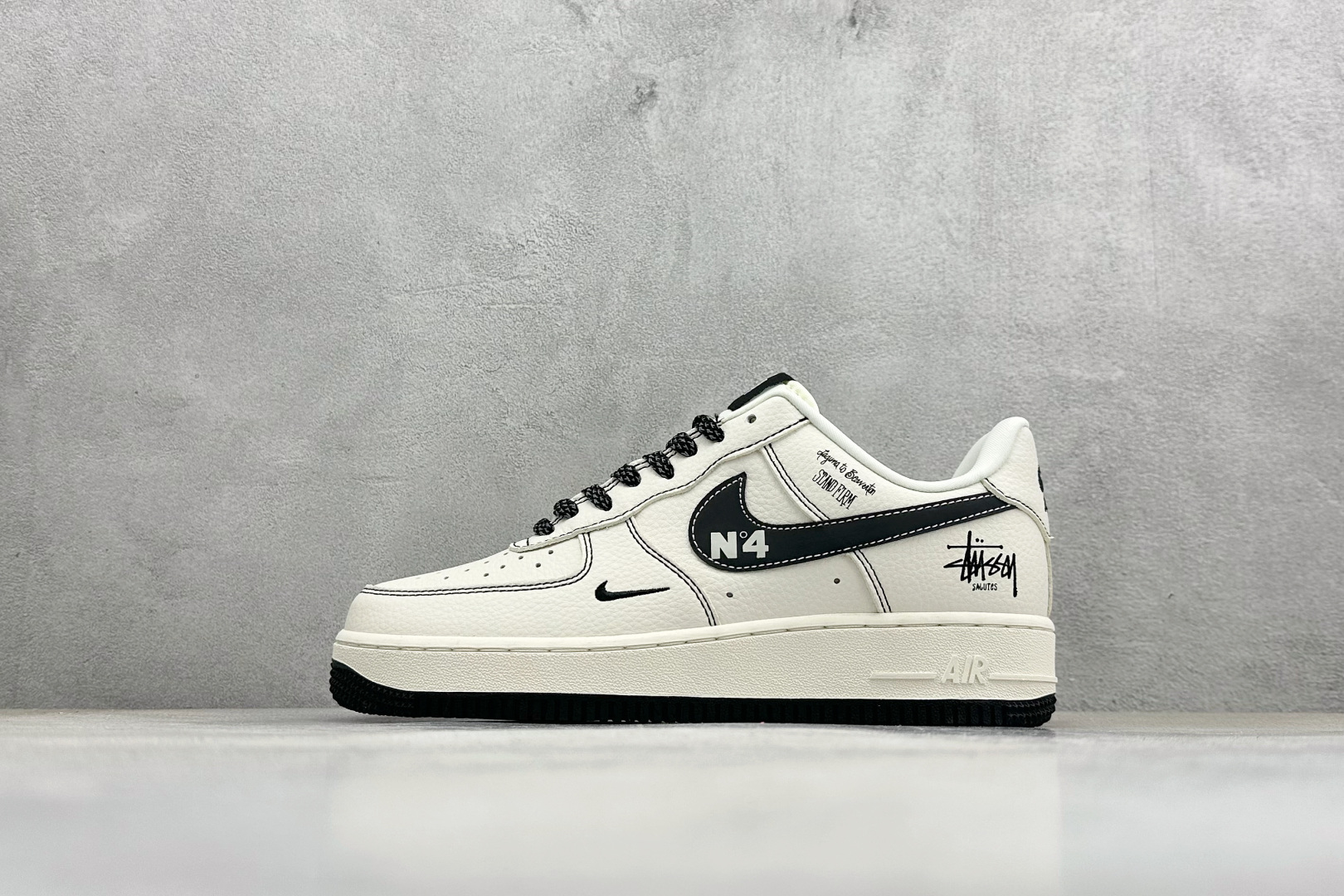 SC版NIke Air Force 1 ’07 Low “斯图西联名–经典白黑” 空军一号低帮 运动鞋 DD1982-329 SC版NIke Air Force 1 ’07 Low “斯图西联名–经典白黑” 空军一号低帮 运动鞋 DD1982-329