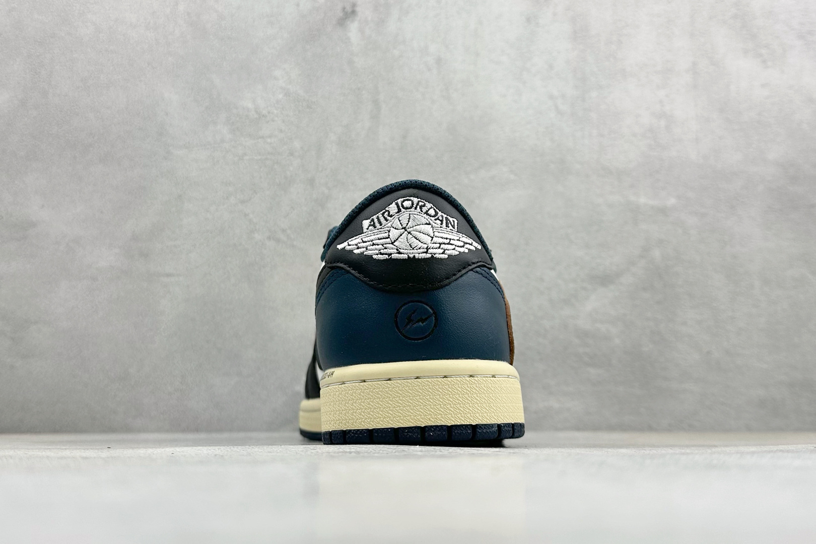 F版Fragment x TS x Air Jordan 1 Low 三方联名低帮倒钩板鞋 DM7866-400