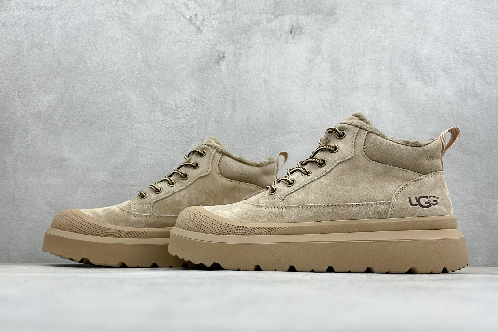 UGG秋冬新品（毛绒一体内里保暖锁热）秋冬必备 户外中帮男士休闲鞋雪地靴马丁靴系列 U6332