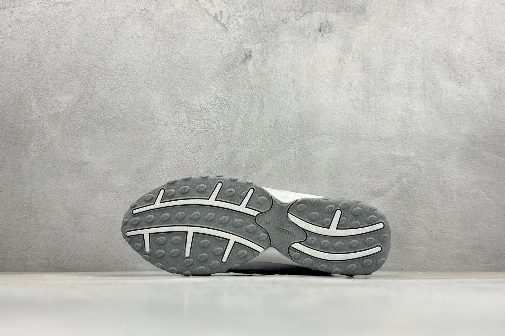 New Balance 204L 薄底鞋 薄底皮质鞋带德训miu系 减震耐磨包裹性支撑轻便 低帮 生活休闲鞋 U204LMMB