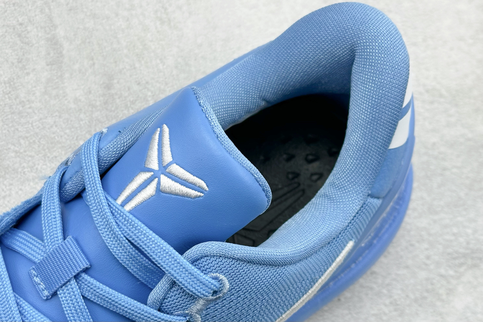 CK版Nike Zoom Kobe Ⅷ System 科比8代低帮实战篮球鞋 HM6469-401 CK版Nike Zoom Kobe Ⅷ System 科比8代低帮实战篮球鞋 HM6469-401