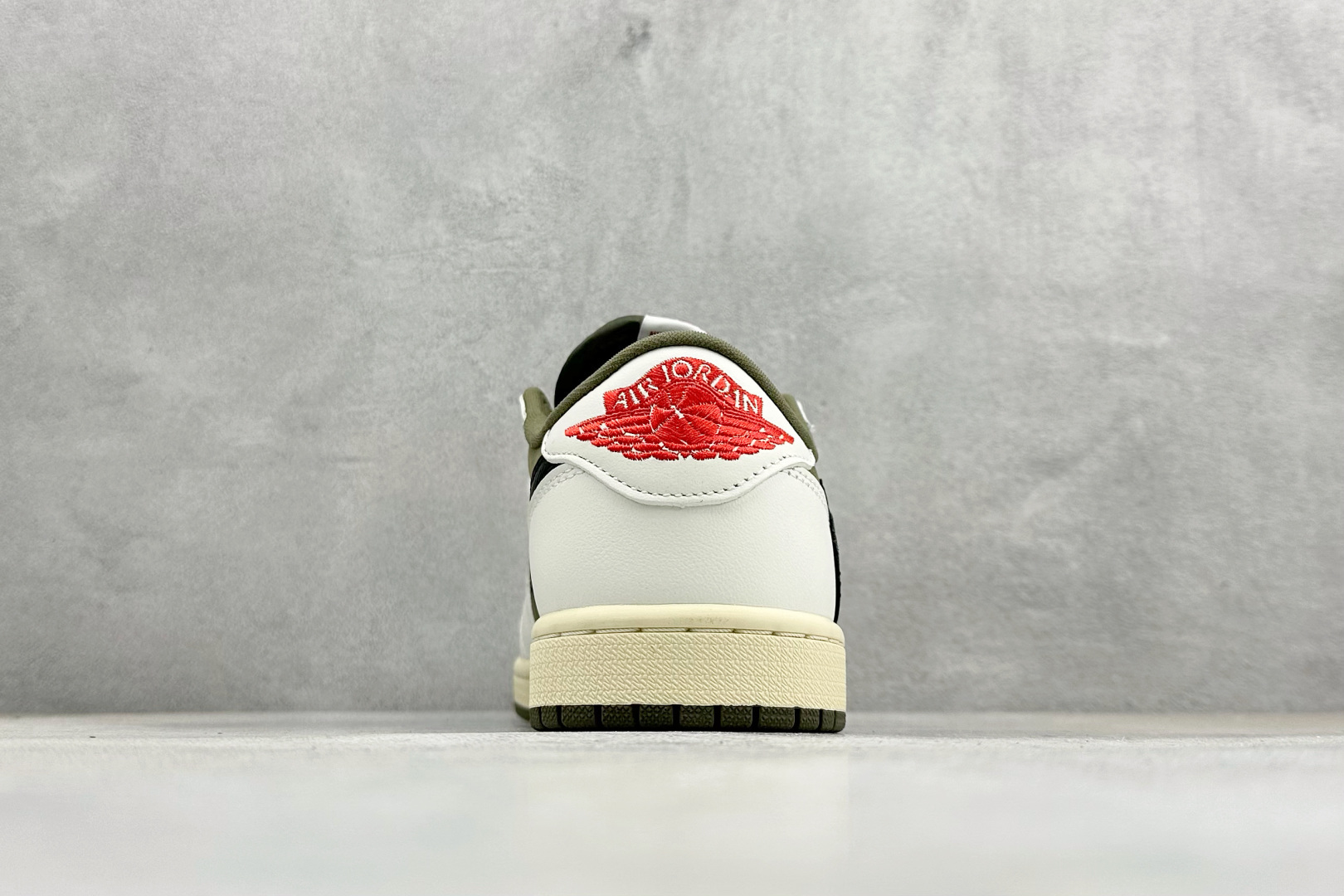 F版Fragment x TS x Air Jordan 1 Low 三方联名低帮倒钩板鞋 DM7866-200 F版Fragment x TS x Air Jordan 1 Low 三方联名低帮倒钩板鞋 DM7866-200